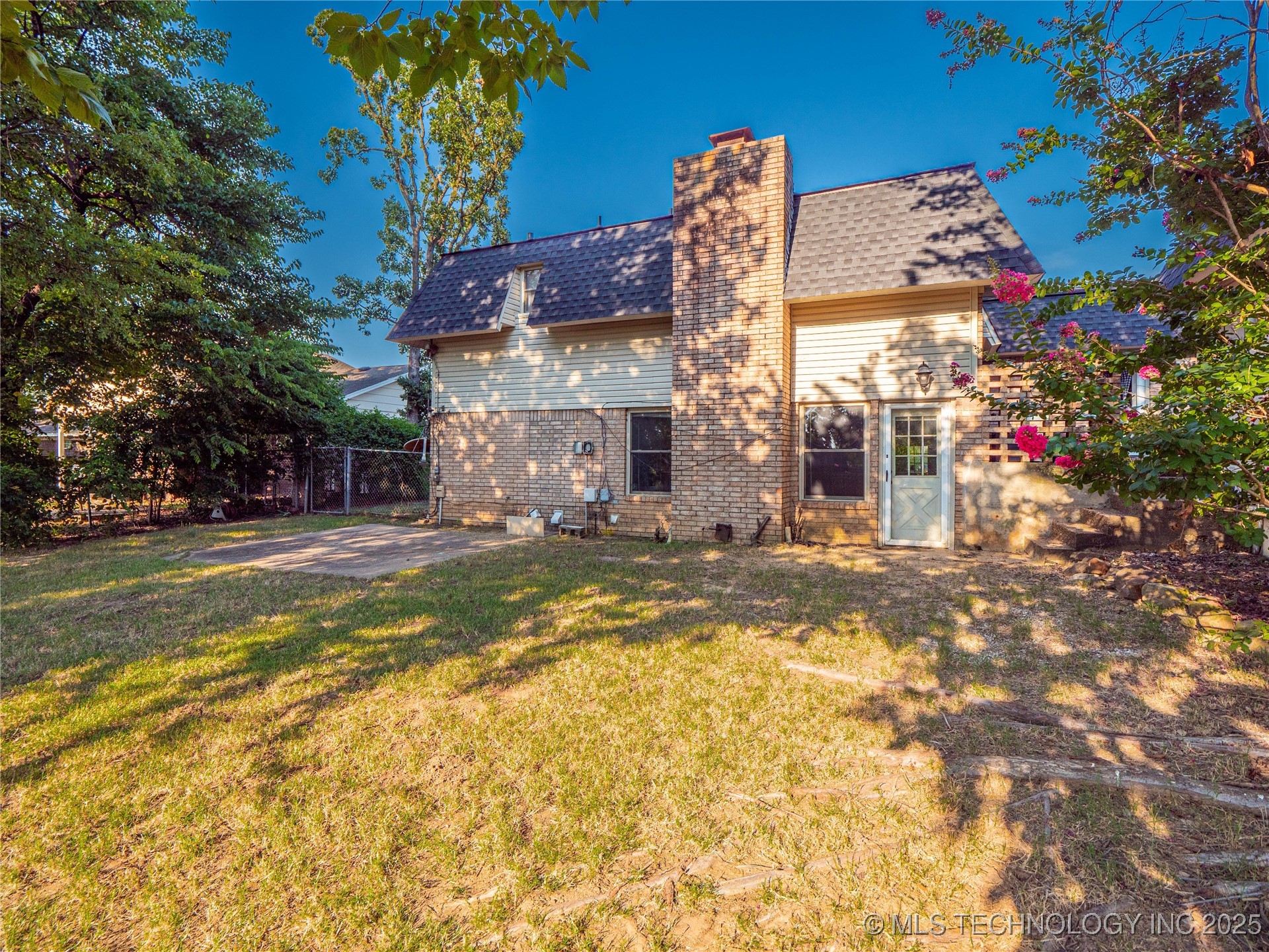 1813 Mockingbird Property Photo 15