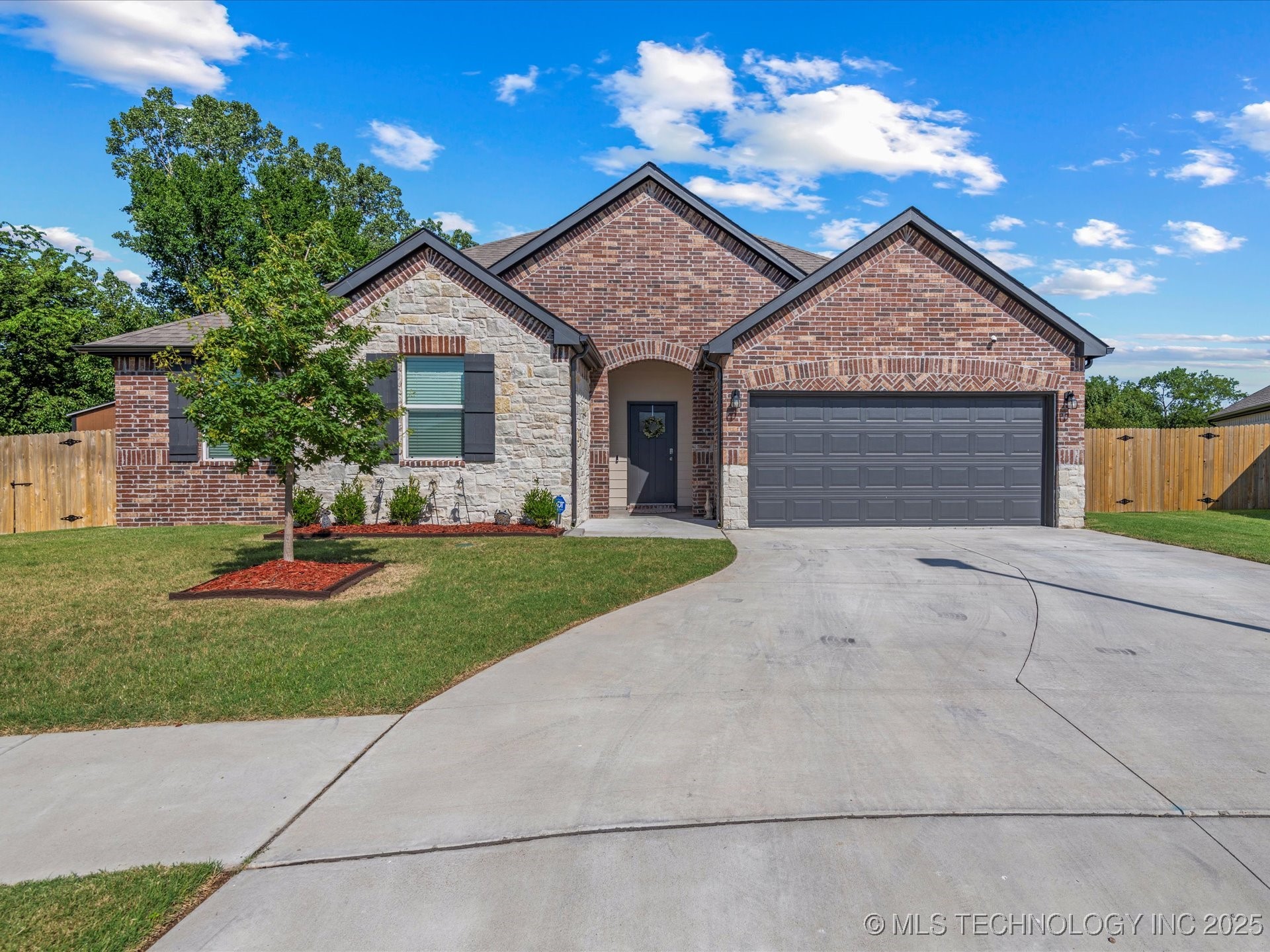 1507 Foxtail Park Lane Property Photo 2