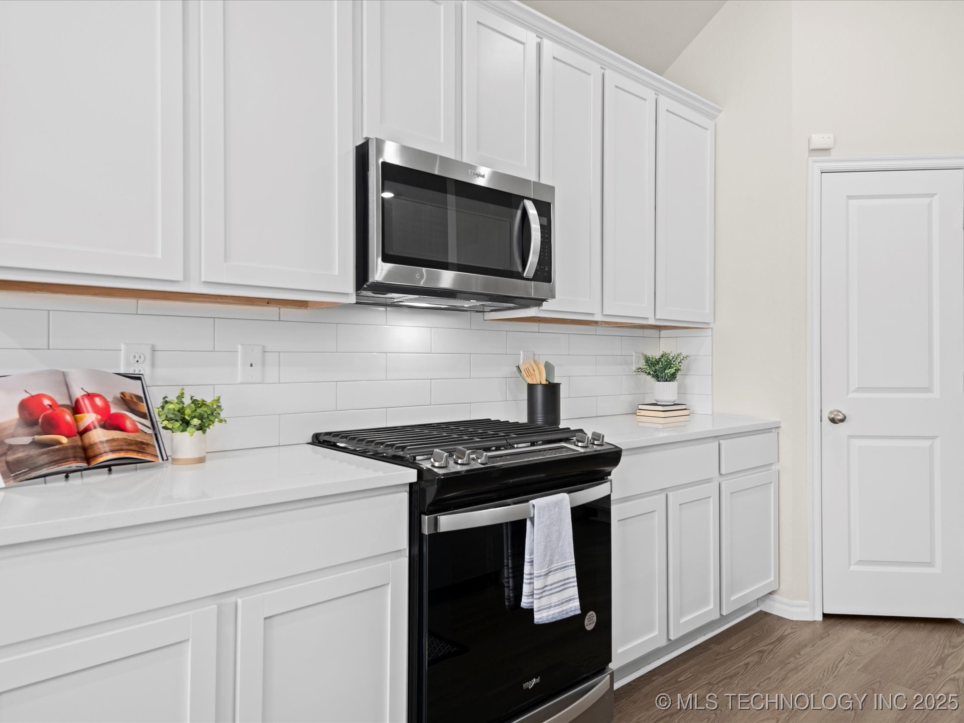 1507 Foxtail Park Lane Property Photo 9