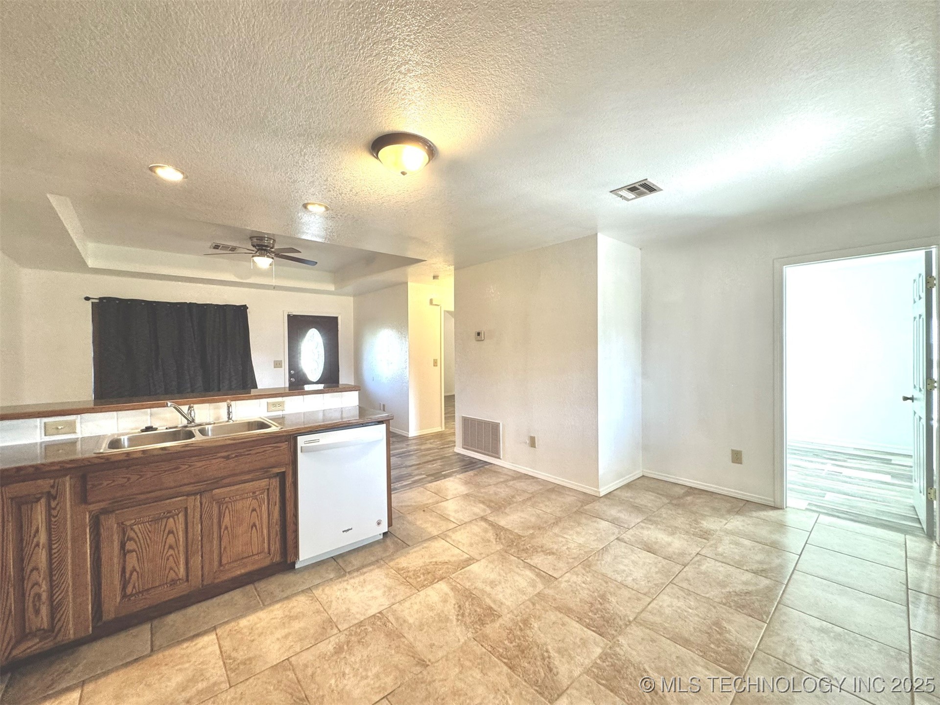 1306 W 17th Property Photo 5