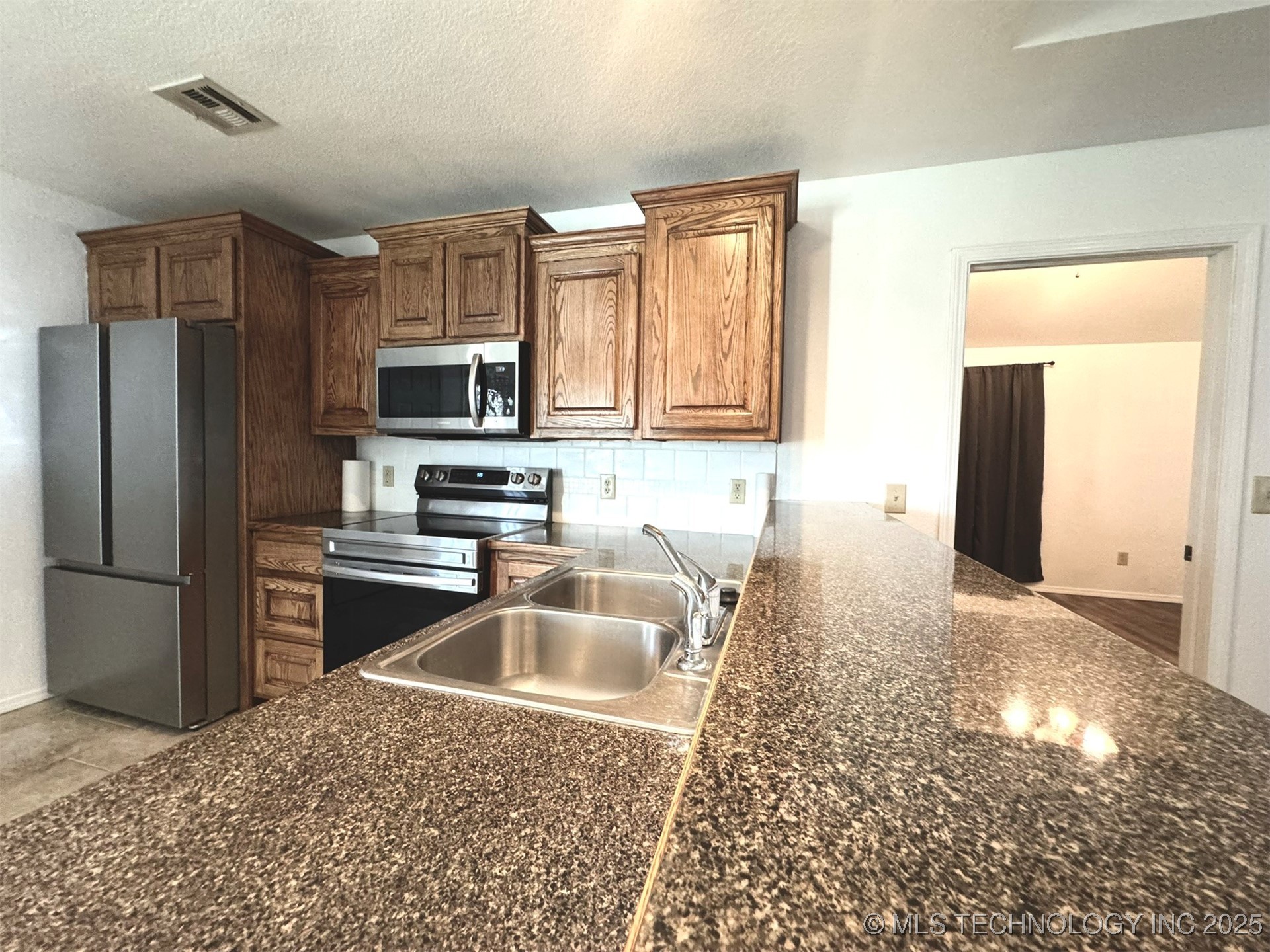 1306 W 17th Property Photo 7