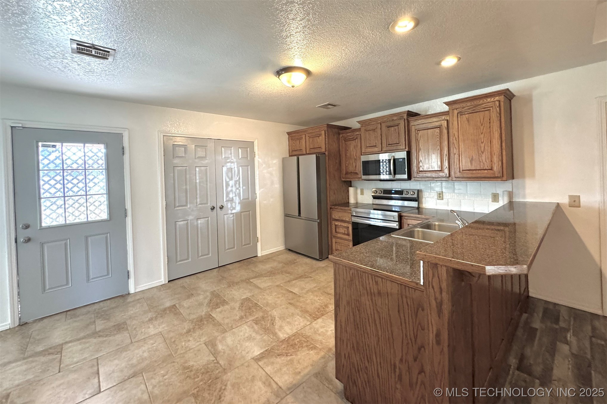 1306 W 17th Property Photo 8