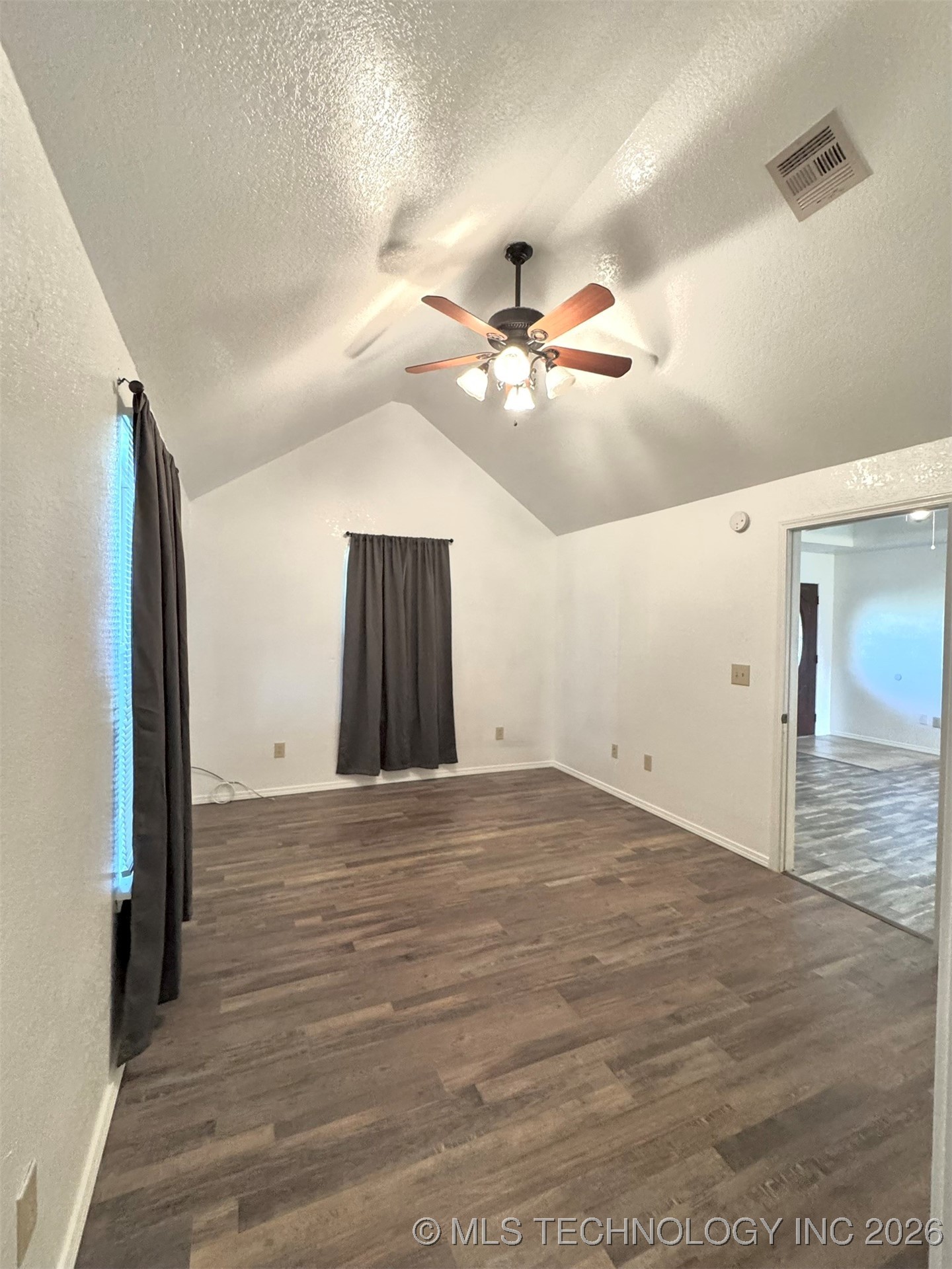 1306 W 17th Property Photo 10