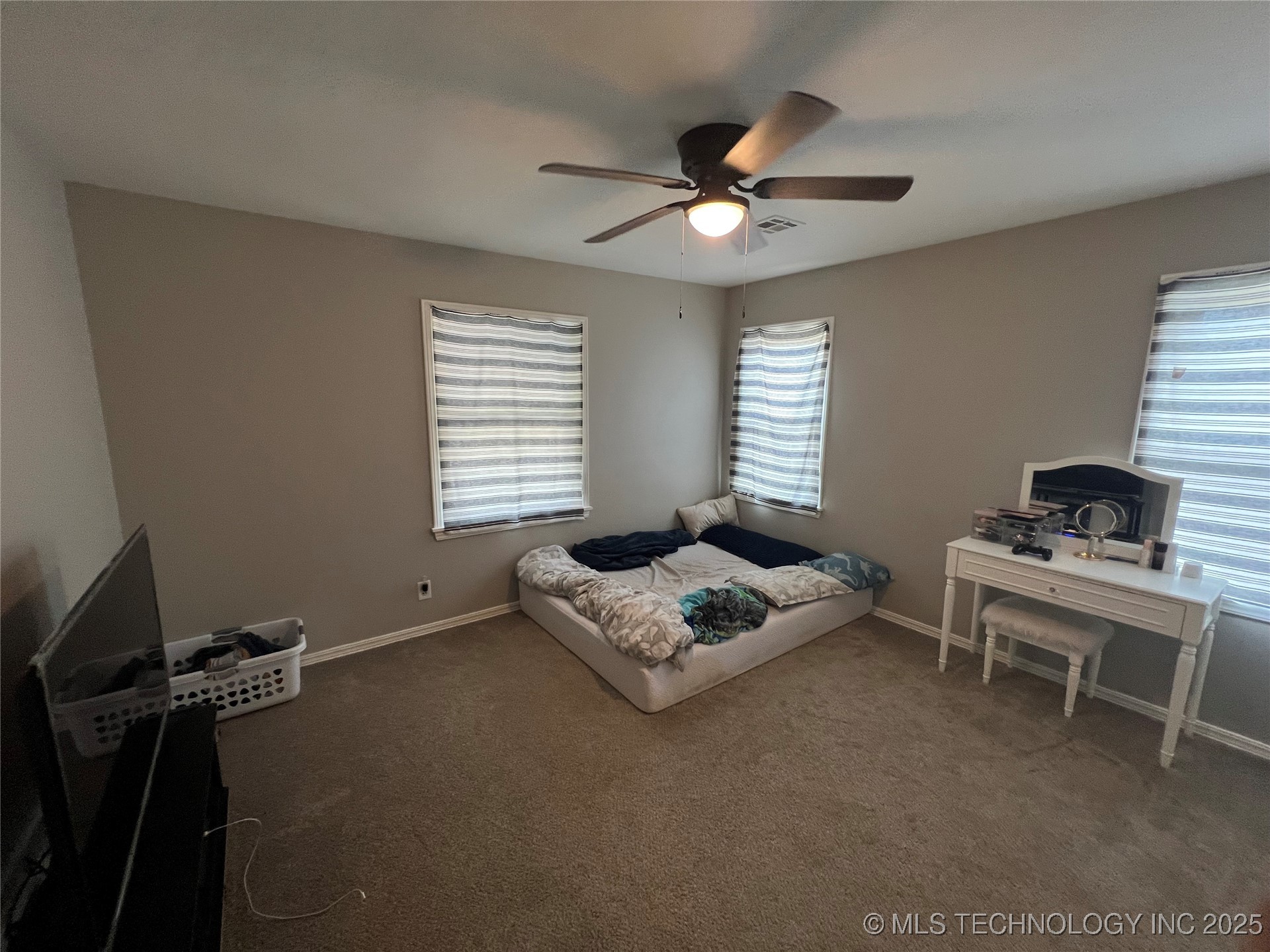 2145 S Dewey Avenue Property Photo 19