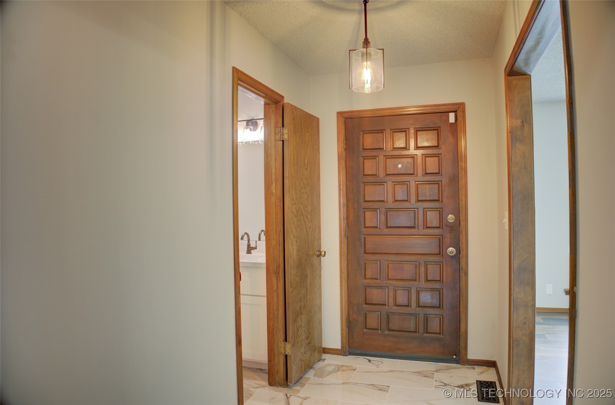 8242 S Sandusky Avenue Property Photo 3