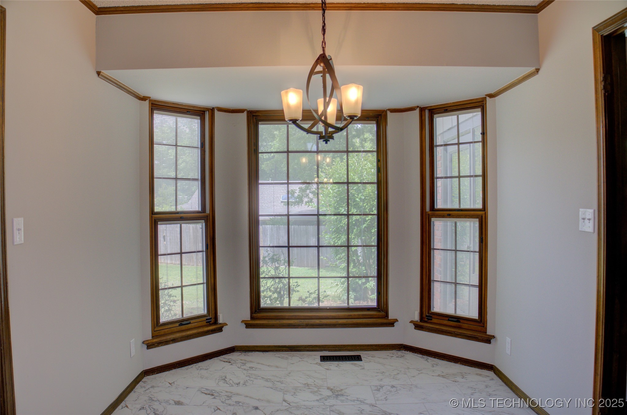 8242 S Sandusky Avenue Property Photo 25