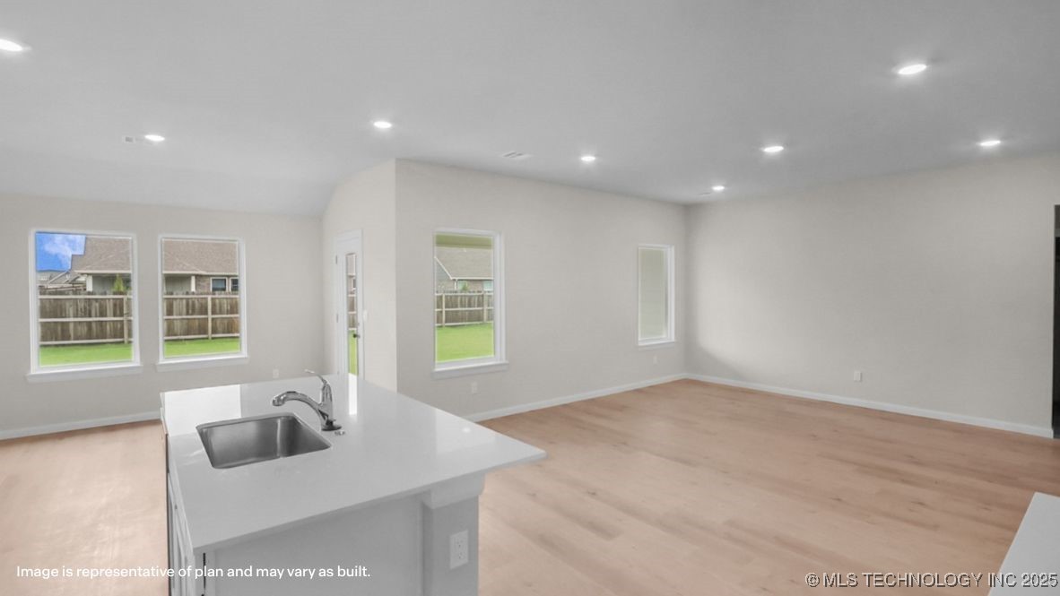 7512 N 154th East Avenue Property Photo 5