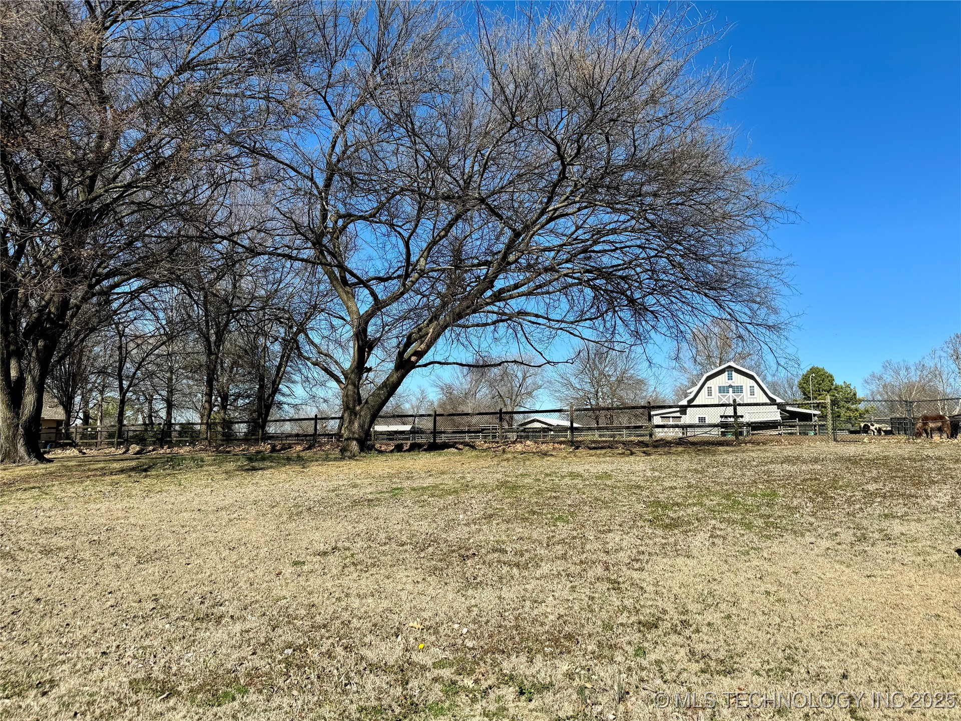 E 132nd Place S Property Photo 4