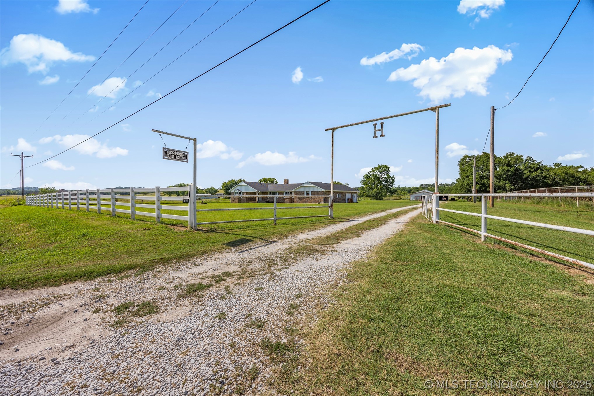 1701 E 186th Street North Property Photo 1