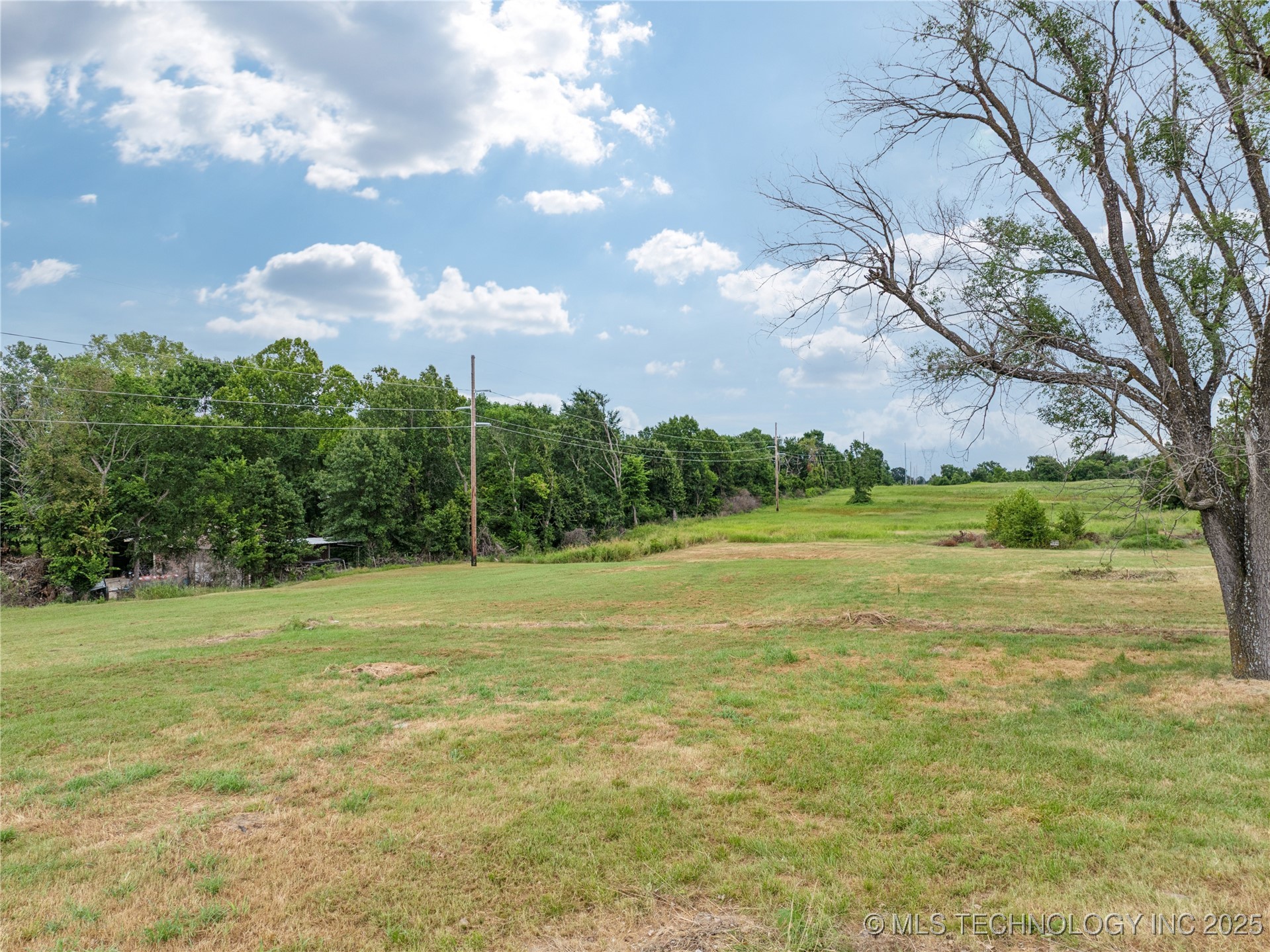 13 S 193rd East Avenue Property Photo 8