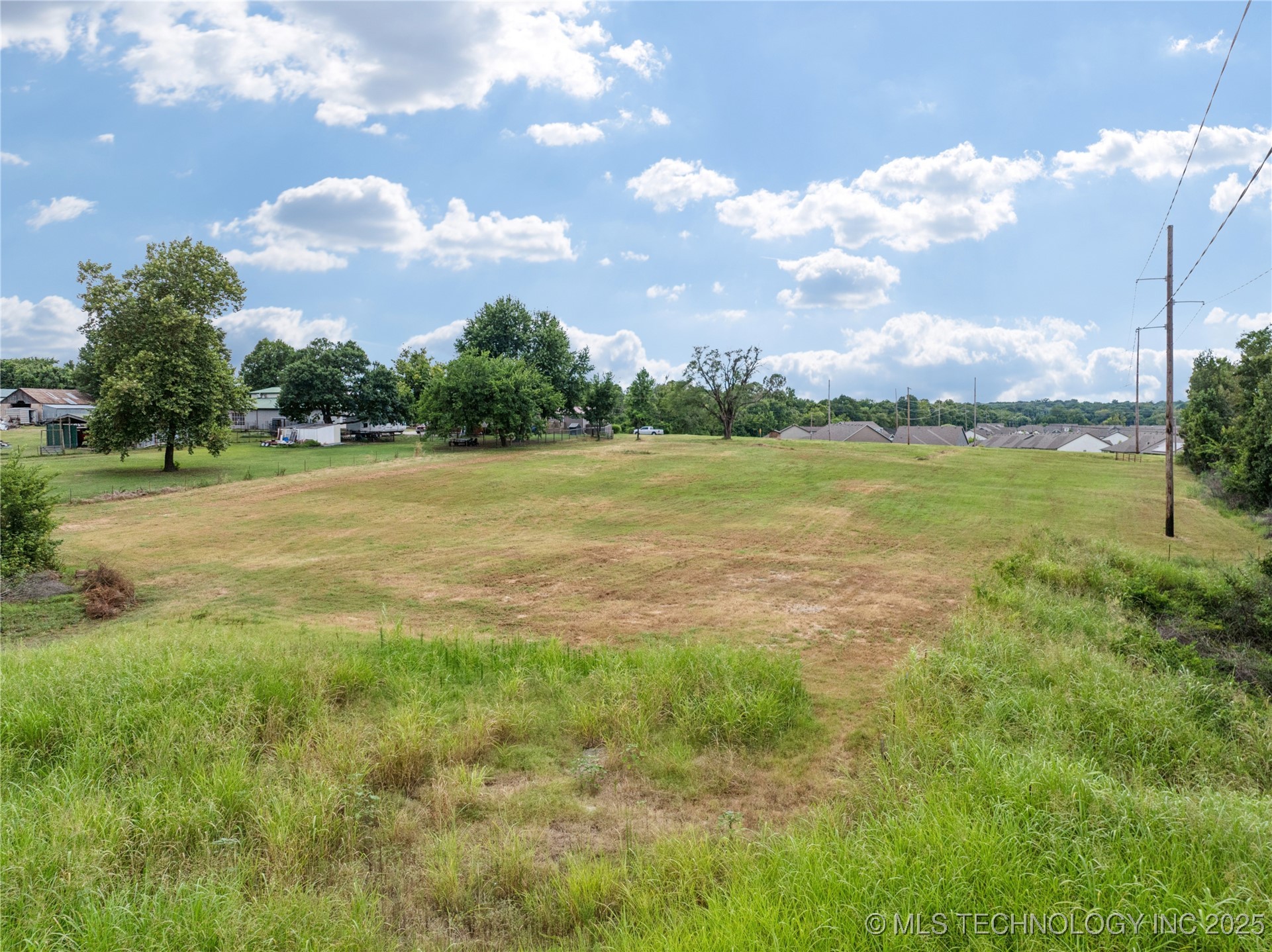 13 S 193rd East Avenue Property Photo 10