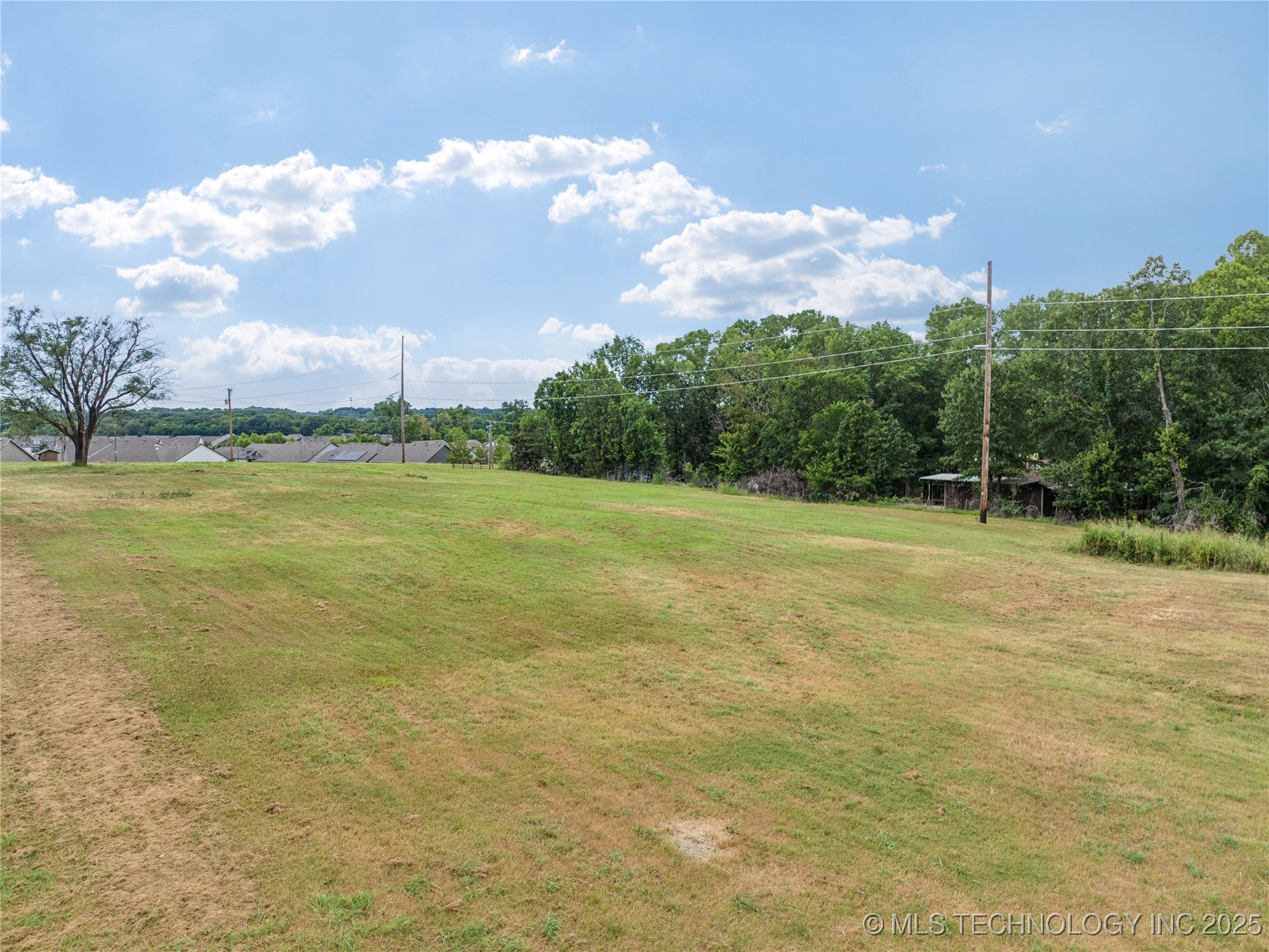 13 S 193rd East Avenue Property Photo 11