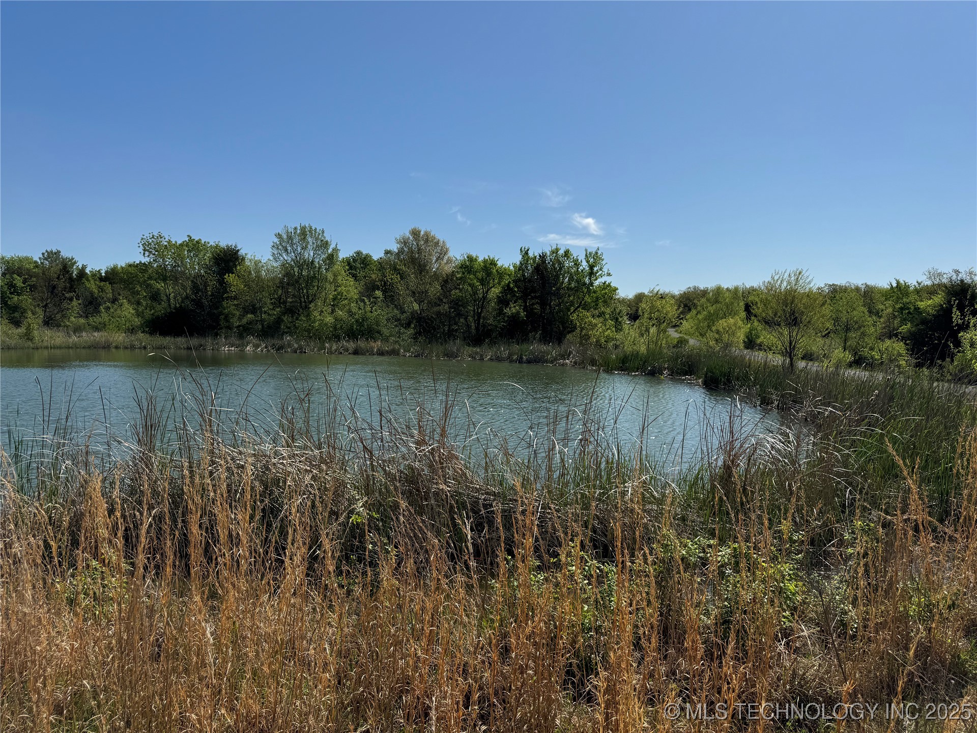 11 E Blue Creek Road Property Photo 2