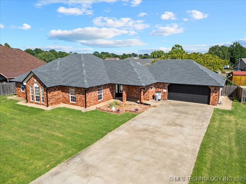 1045 W Mcintosh Avenue Property Photo 4