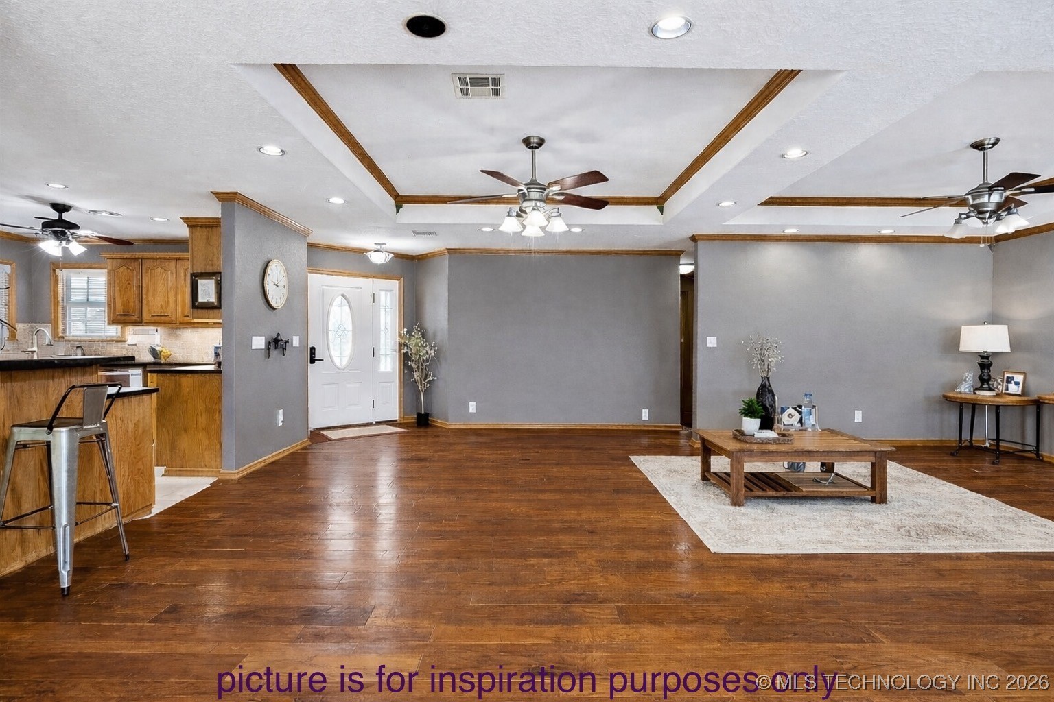 1045 W Mcintosh Avenue Property Photo 8