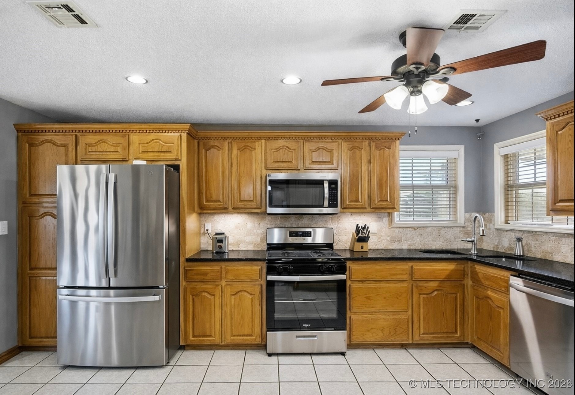 1045 W Mcintosh Avenue Property Photo 9