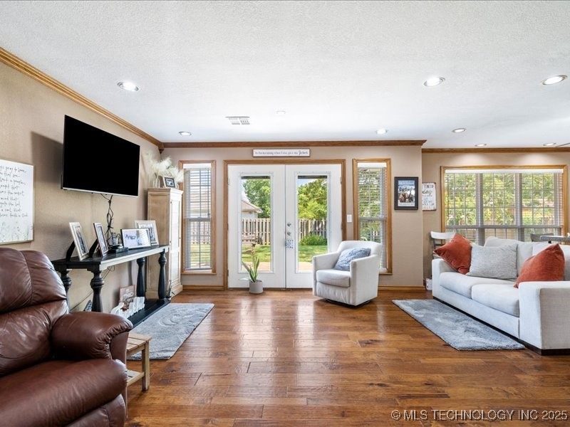 1045 W Mcintosh Avenue Property Photo 11