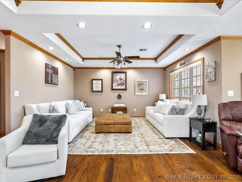 1045 W Mcintosh Avenue Property Photo 12