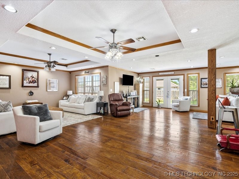 1045 W Mcintosh Avenue Property Photo 13