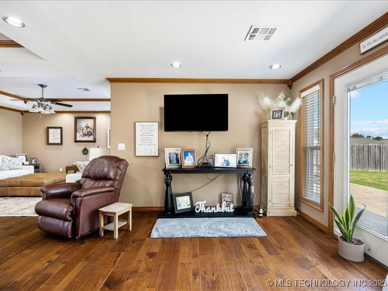 1045 W Mcintosh Avenue Property Photo 15