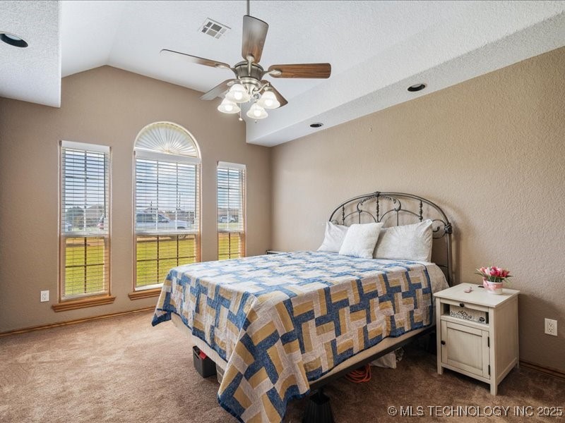 1045 W Mcintosh Avenue Property Photo 22