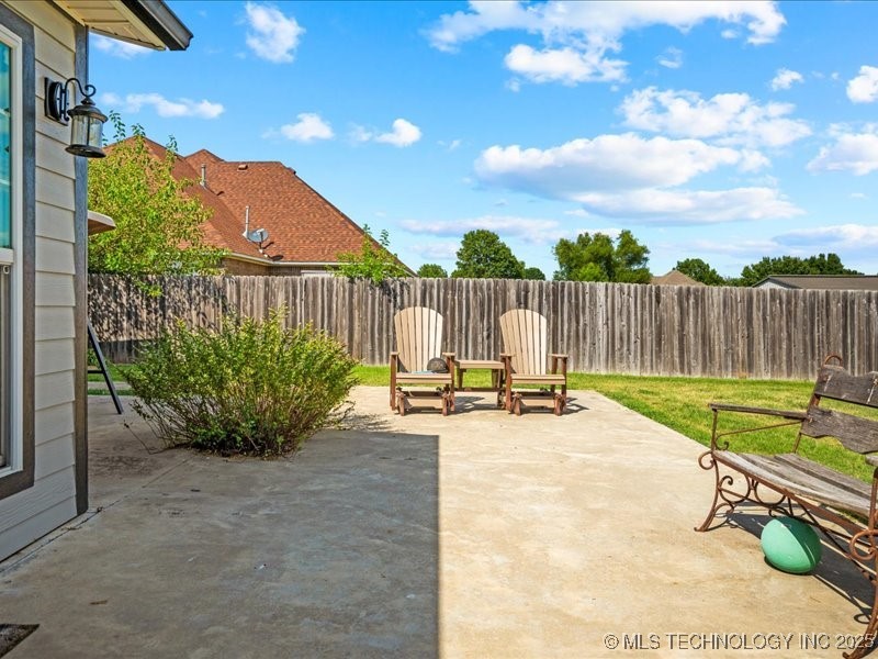 1045 W Mcintosh Avenue Property Photo 28