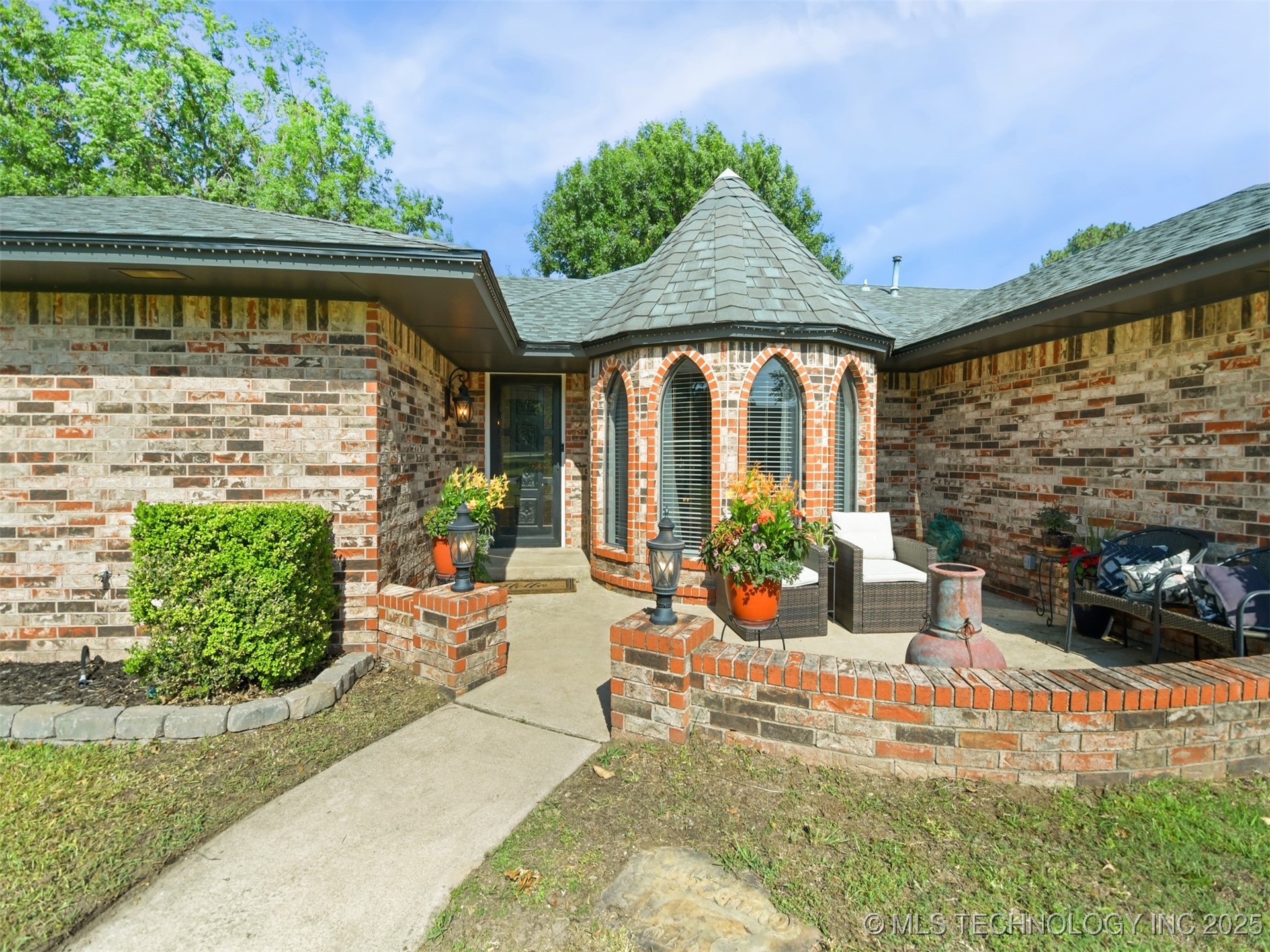 402 Beaumont Drive Property Photo 2