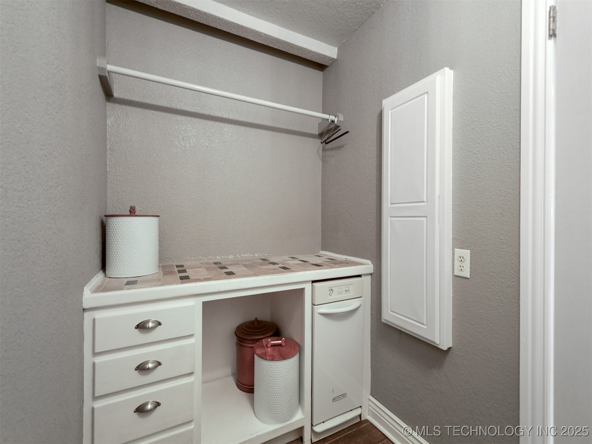 402 Beaumont Drive Property Photo 16