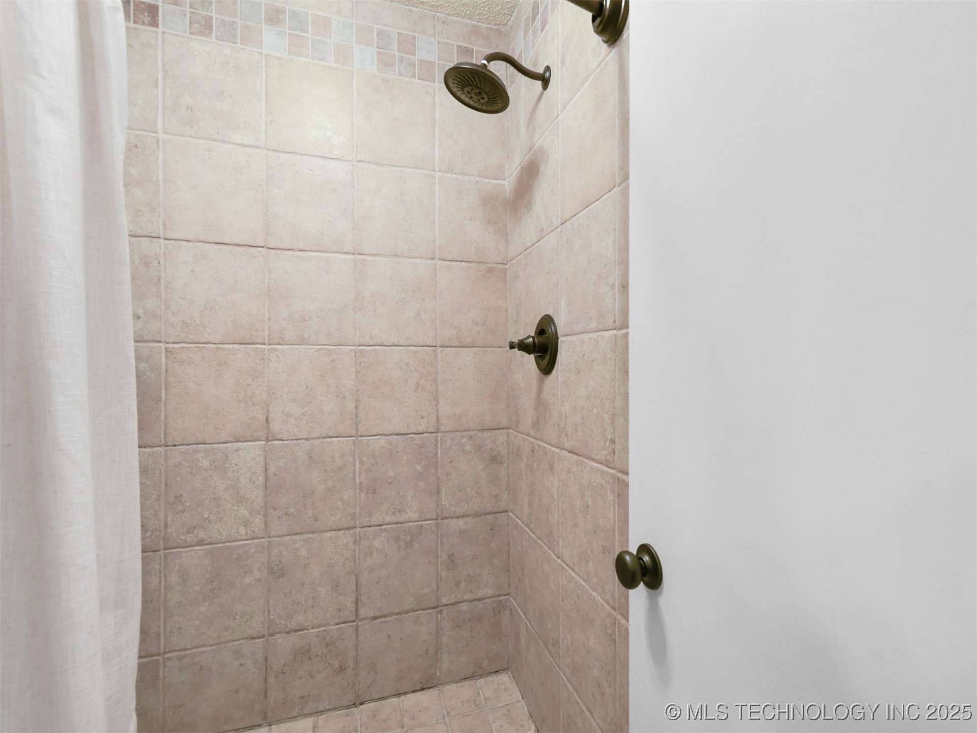 402 Beaumont Drive Property Photo 24