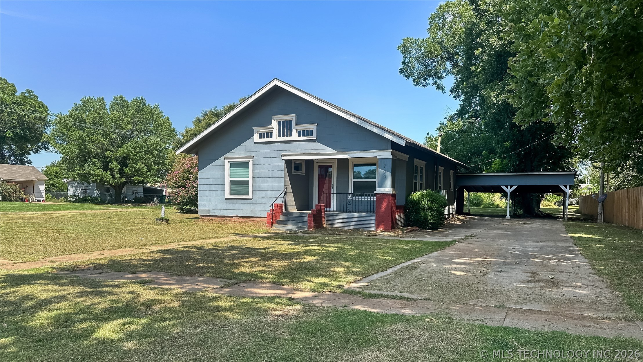 700 Lincoln Property Photo 2