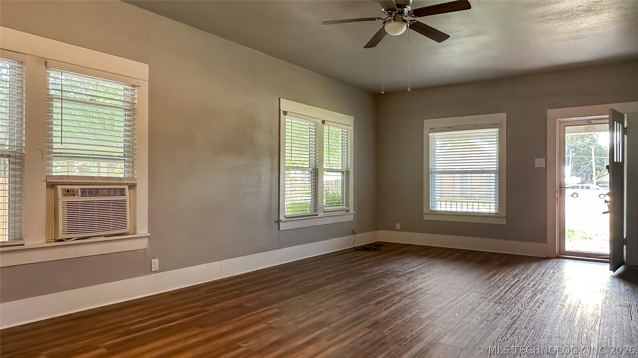 700 Lincoln Property Photo 5