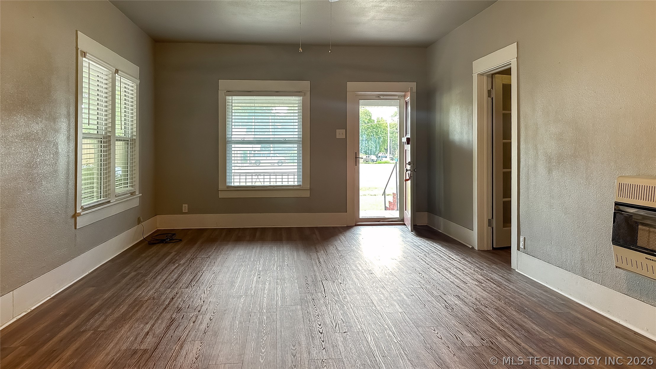 700 Lincoln Property Photo 6