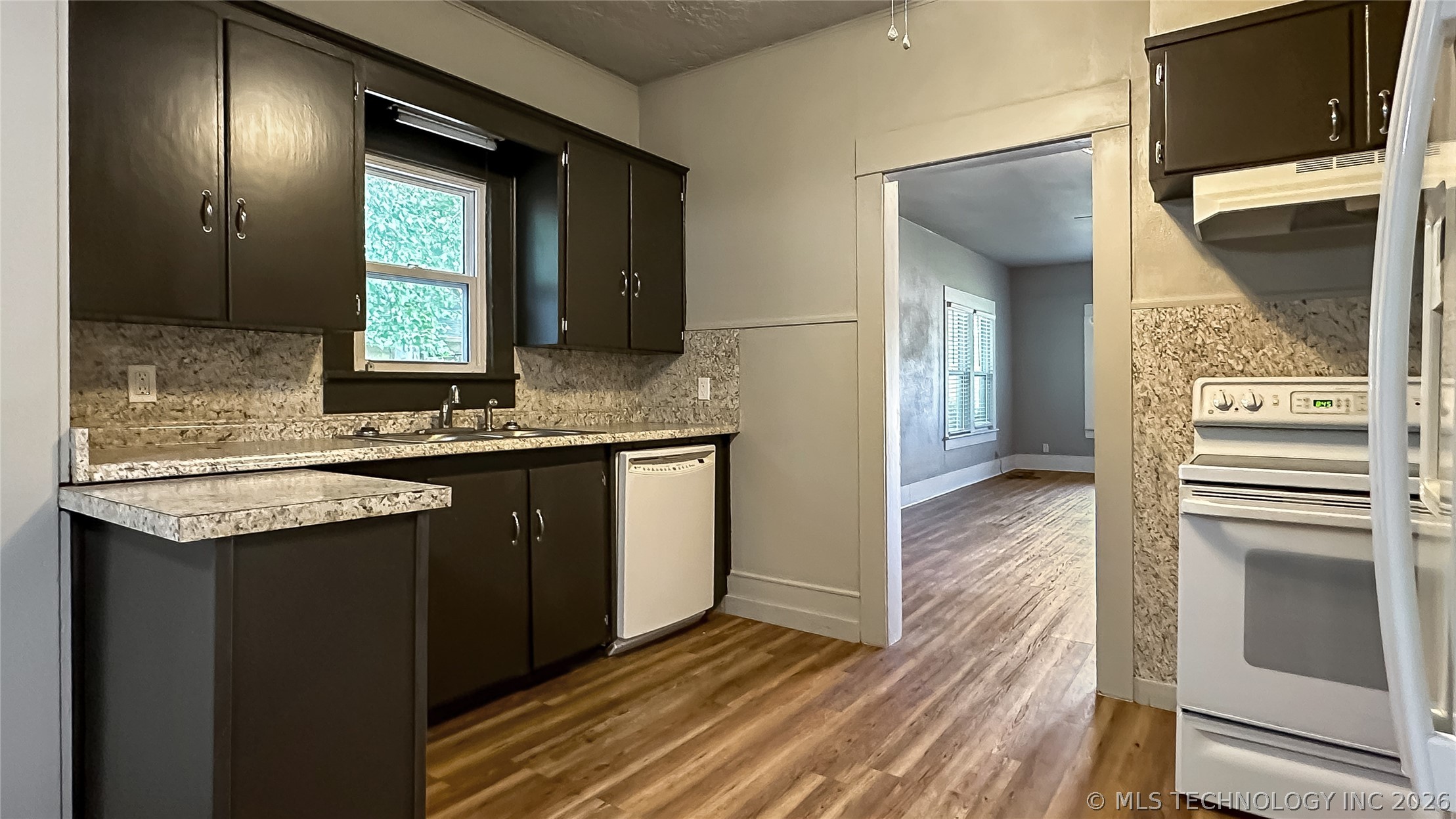 700 Lincoln Property Photo 8