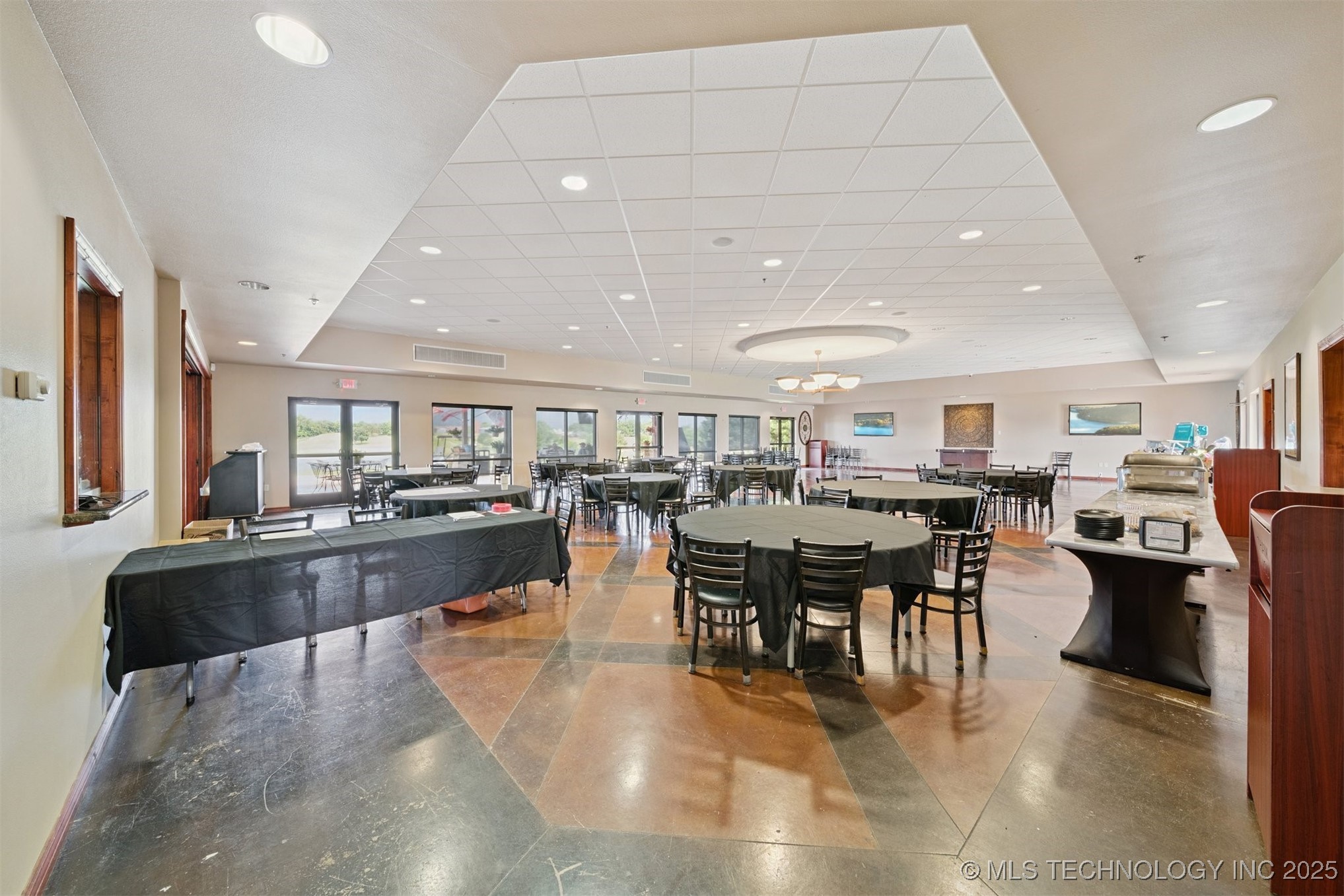 10301 S 600 Road Property Photo 13