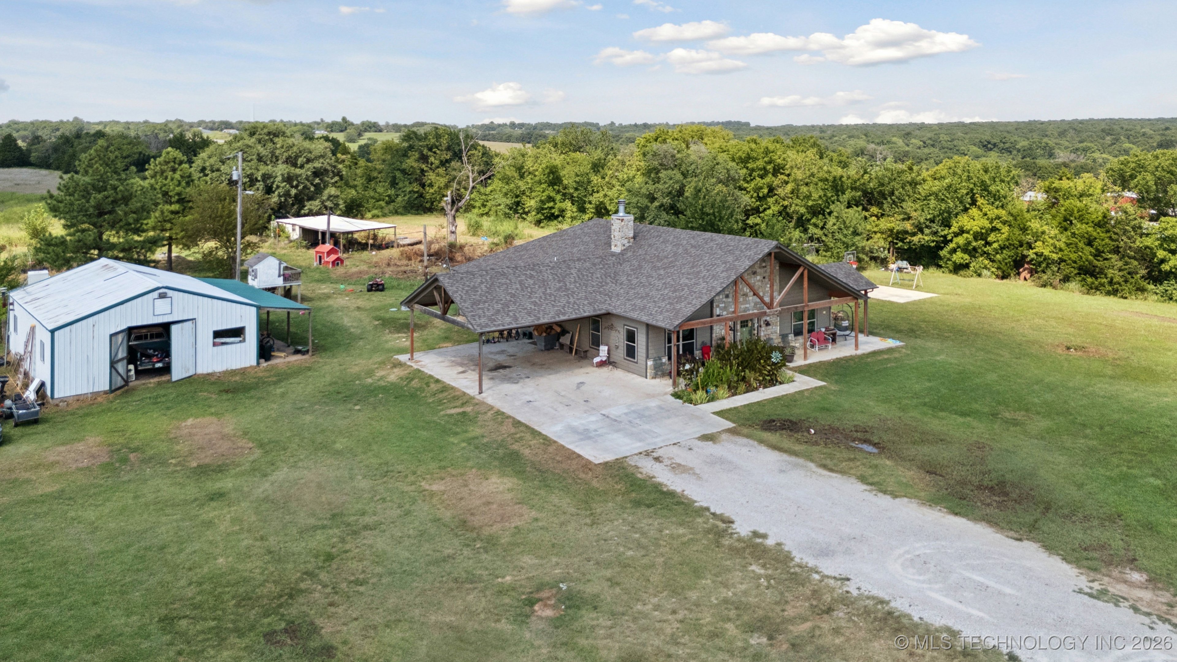 360835 W 1st Street S Property Photo 4