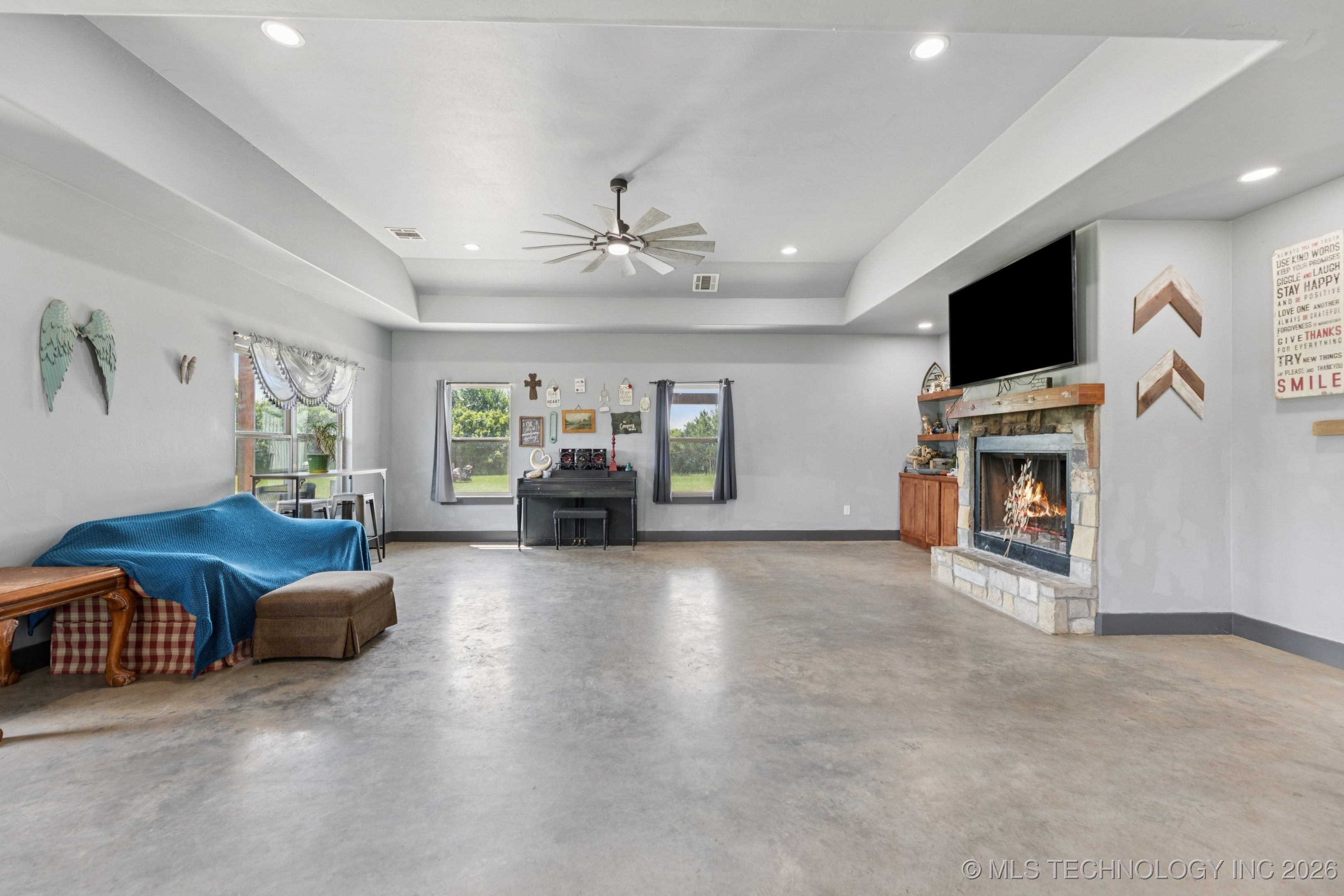 360835 W 1st Street S Property Photo 7