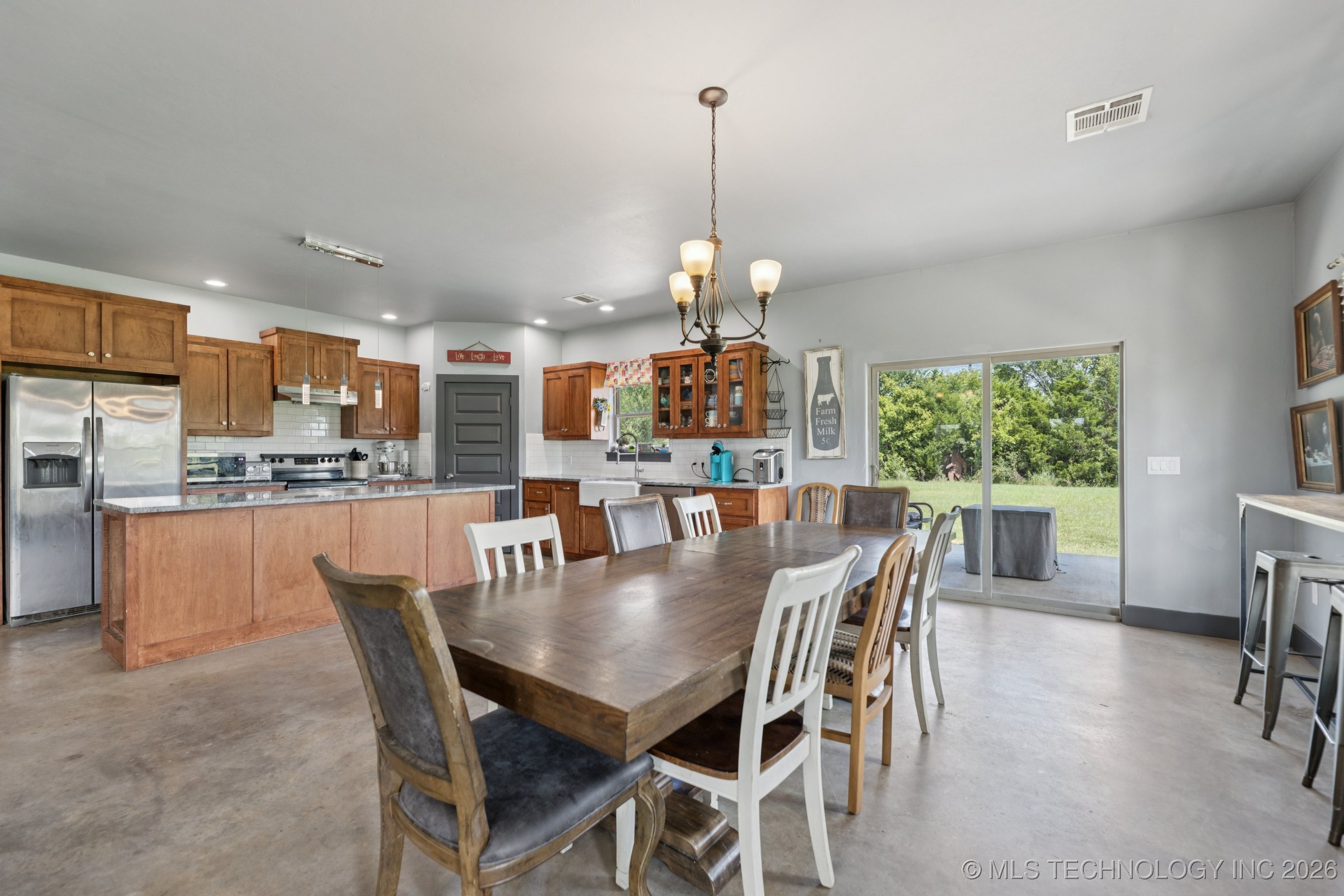 360835 W 1st Street S Property Photo 11