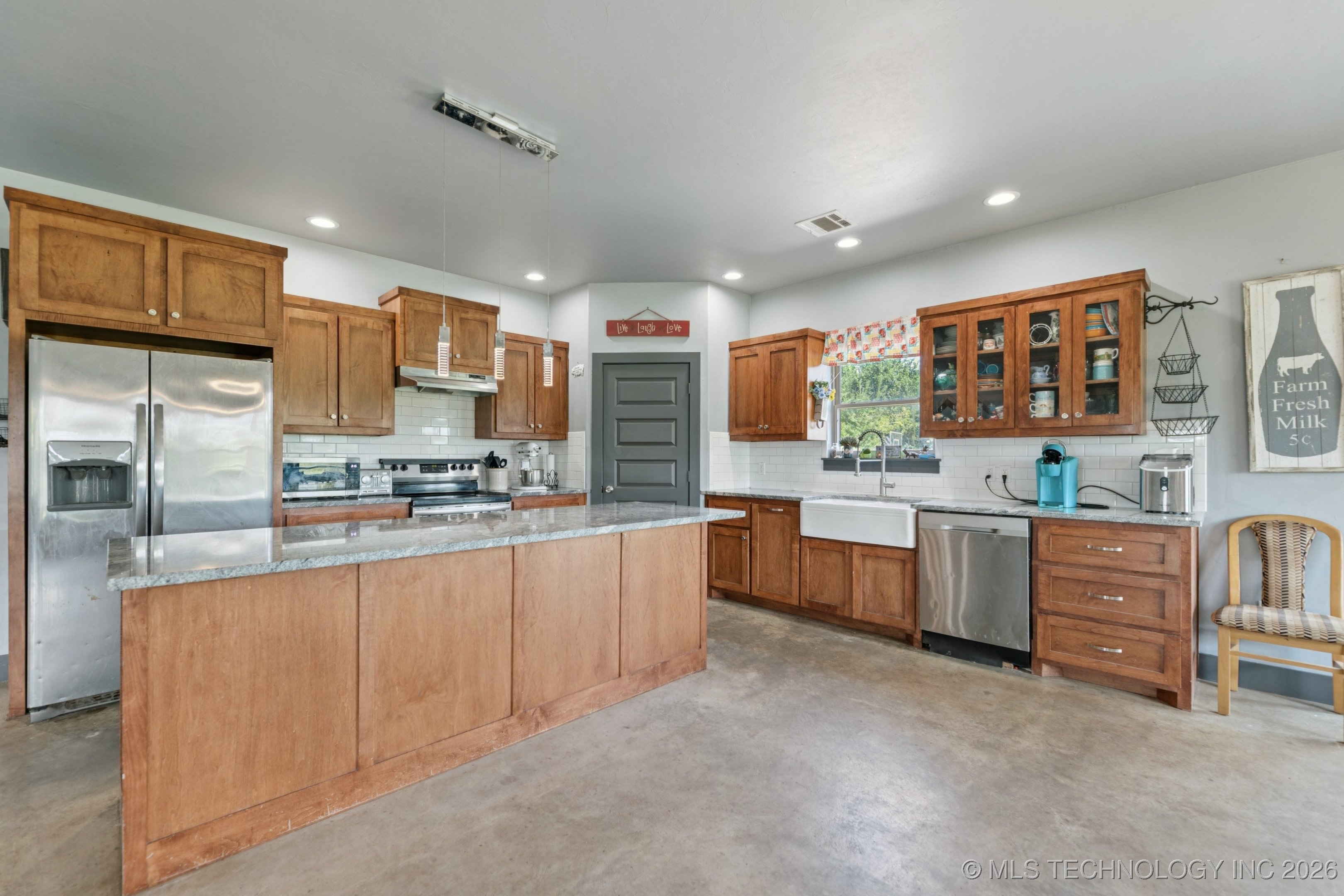 360835 W 1st Street S Property Photo 12