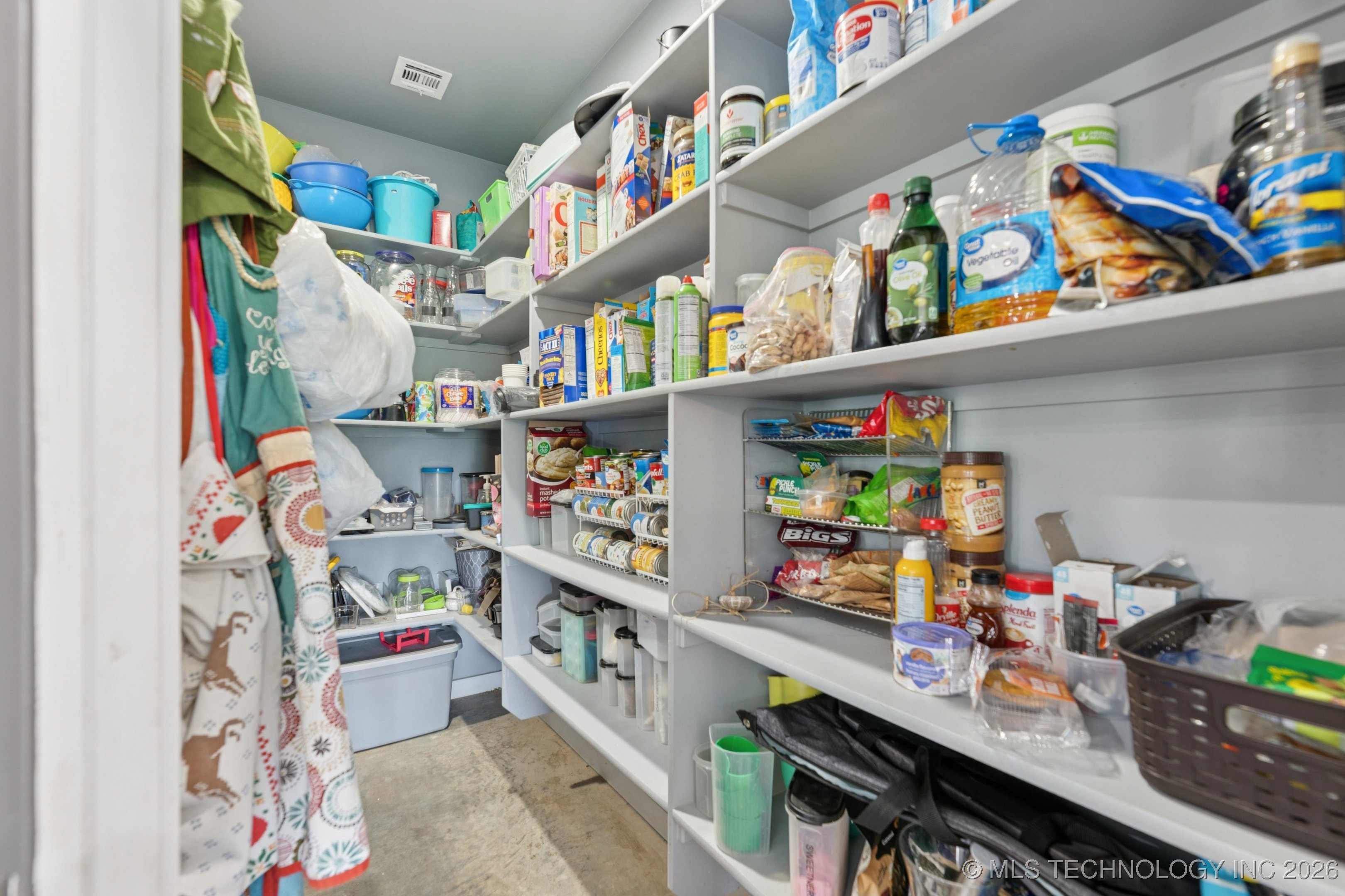 360835 W 1st Street S Property Photo 15