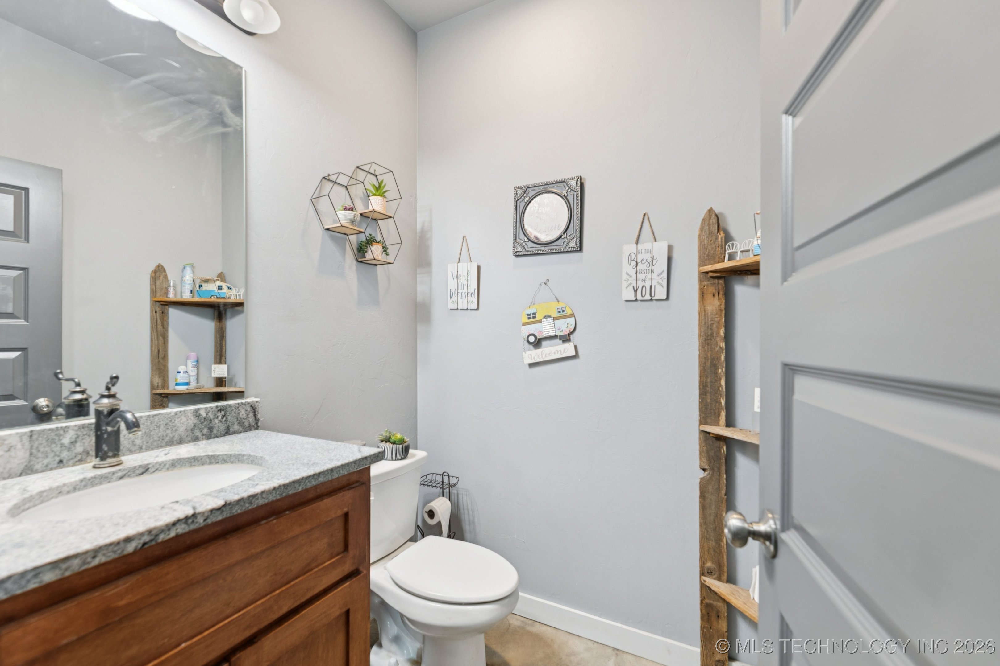 360835 W 1st Street S Property Photo 17