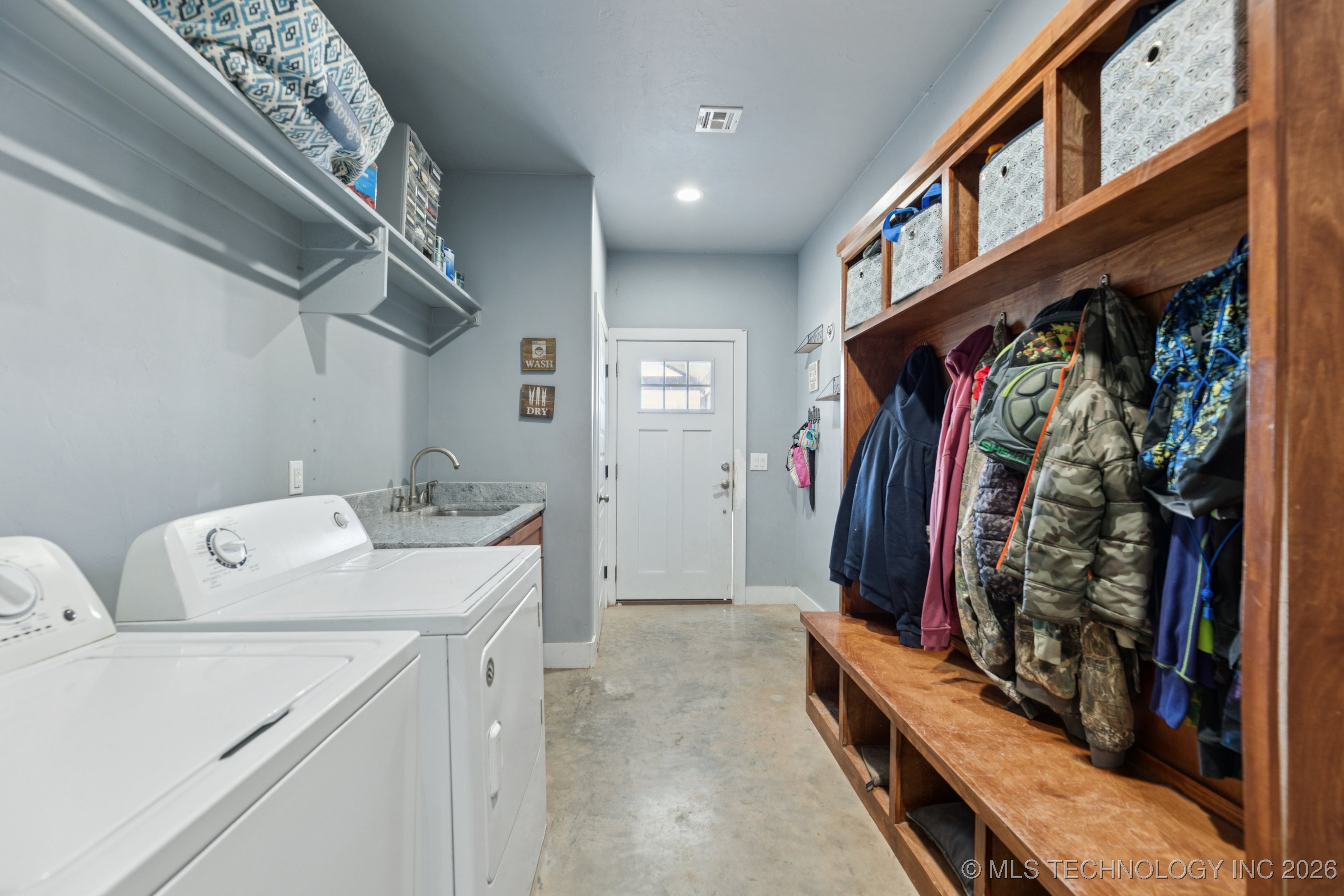 360835 W 1st Street S Property Photo 18