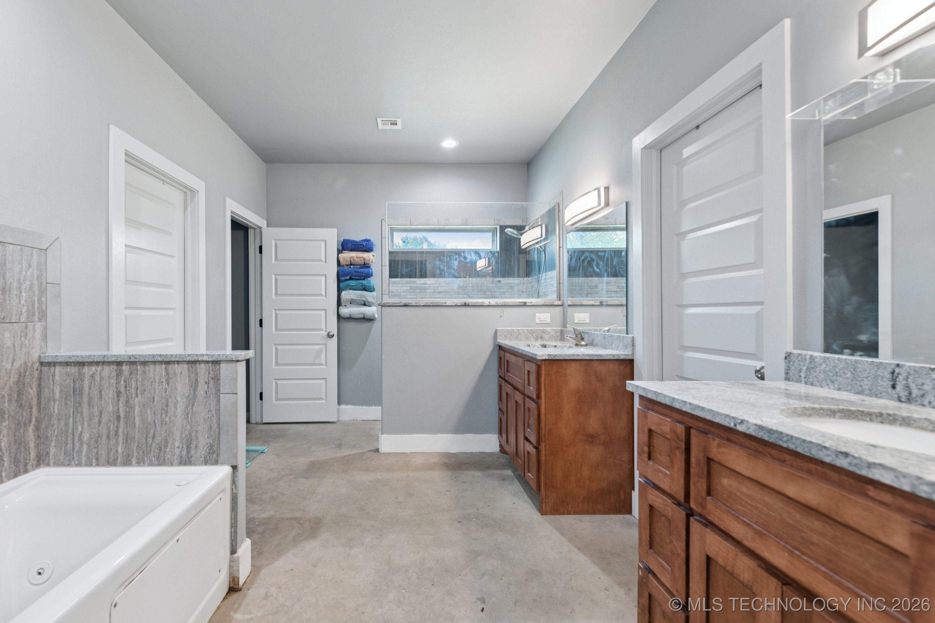 360835 W 1st Street S Property Photo 21