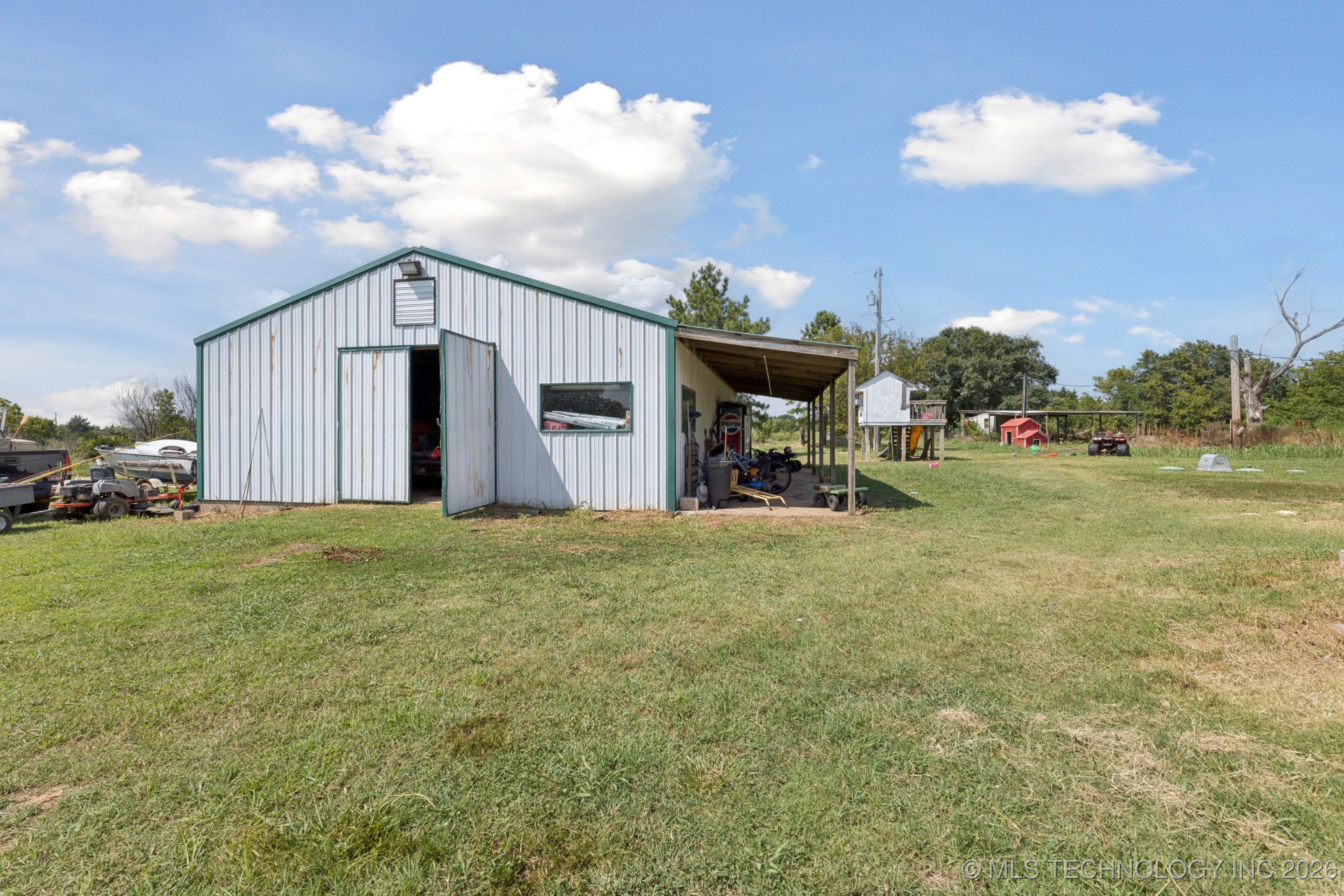 360835 W 1st Street S Property Photo 28
