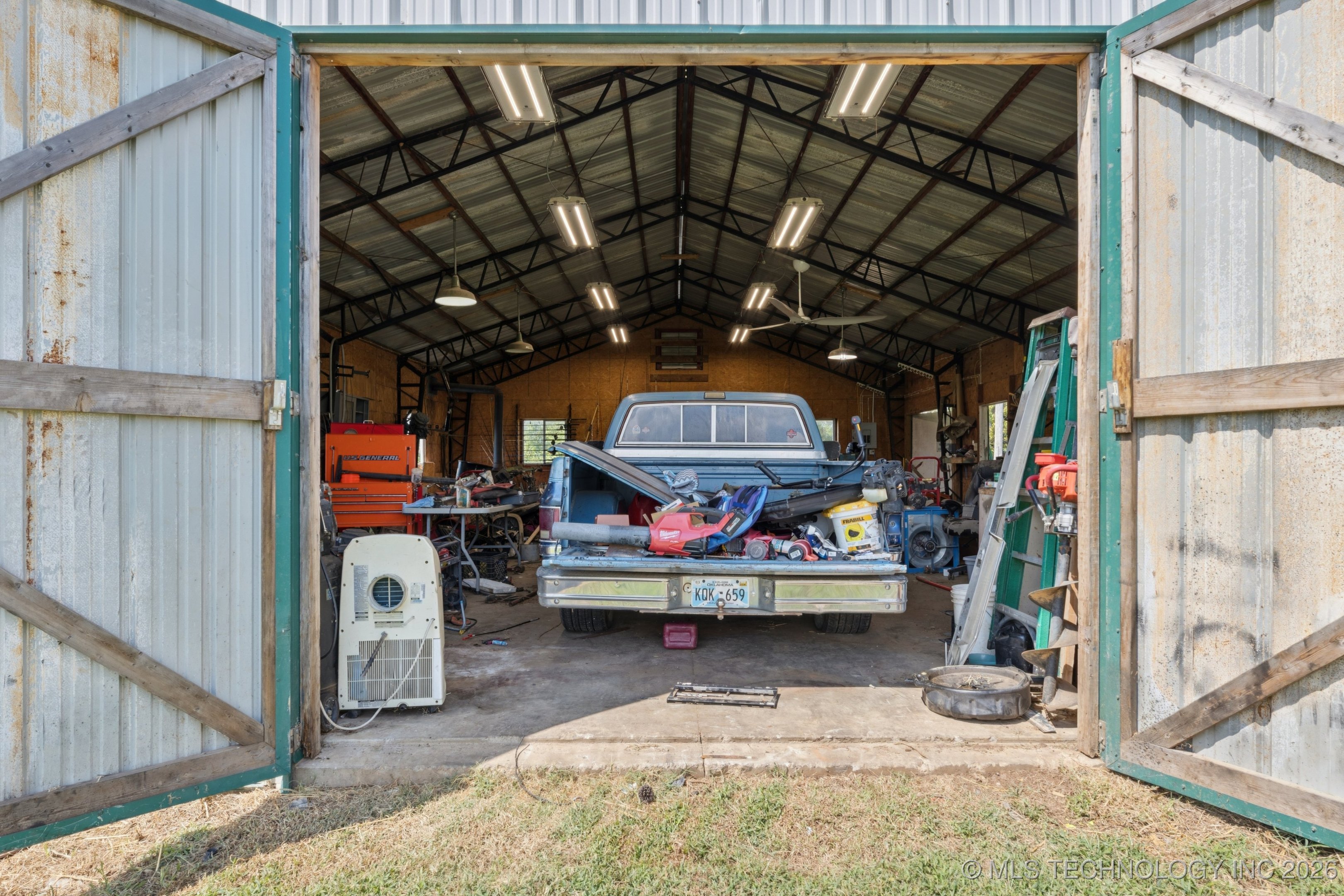 360835 W 1st Street S Property Photo 29