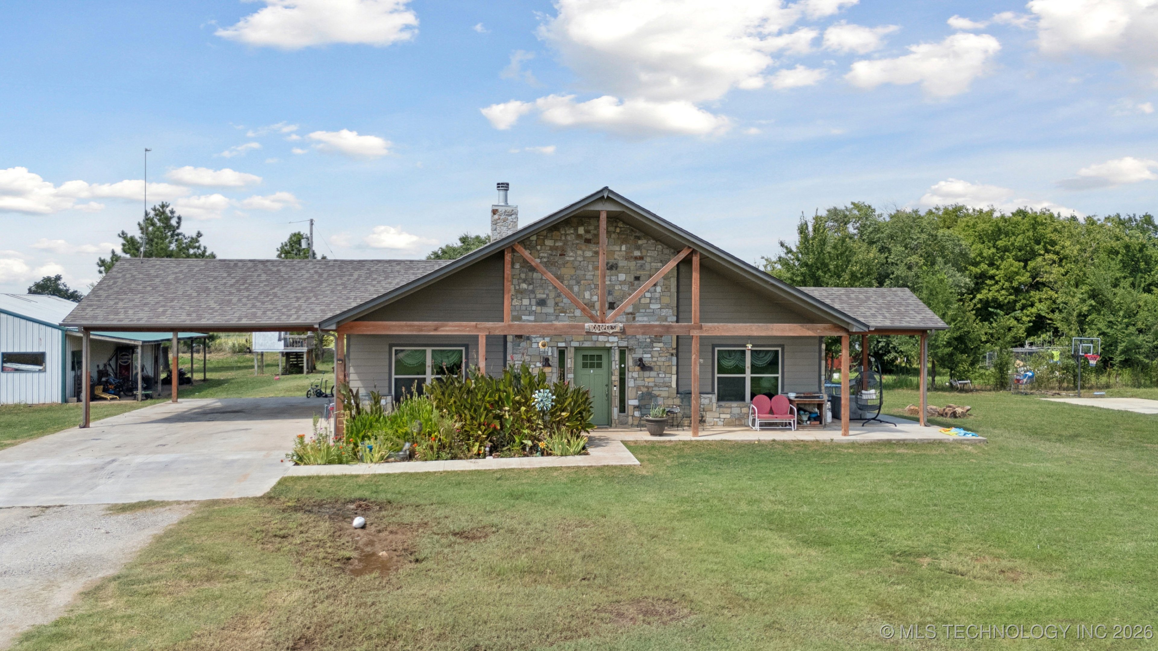 360835 W 1st Street S Property Photo 47