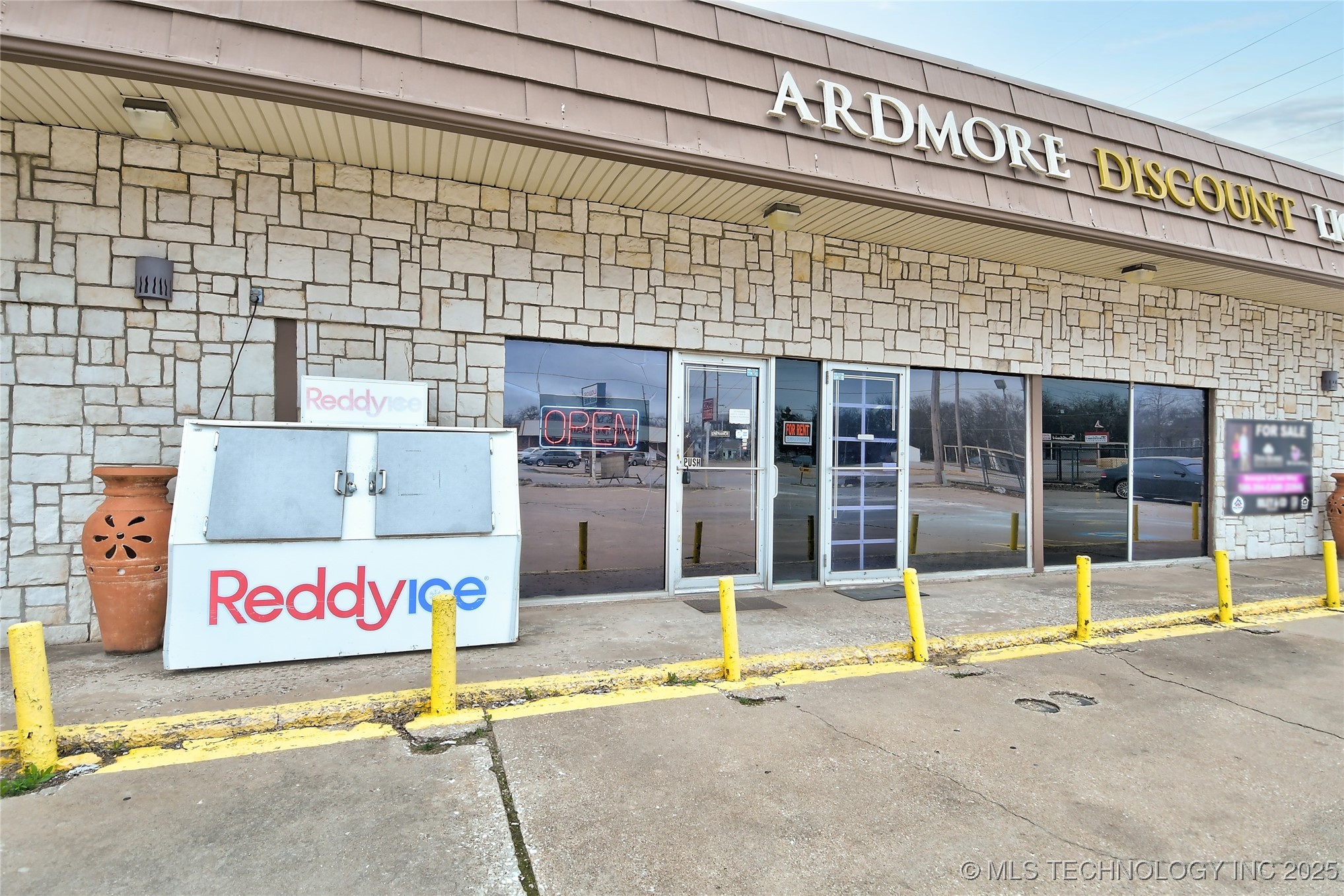 420 S Washington Street Property Photo 6