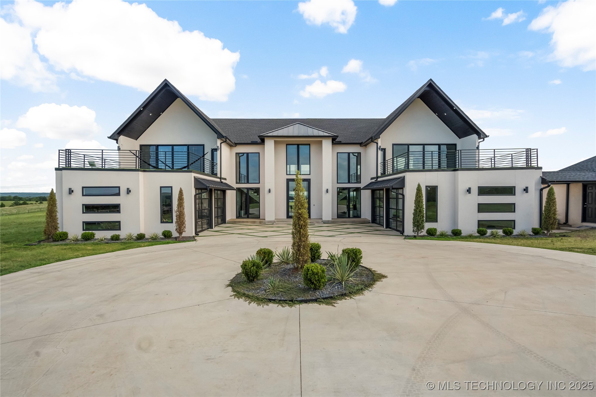 8306 N 52nd West Avenue Property Photo 1