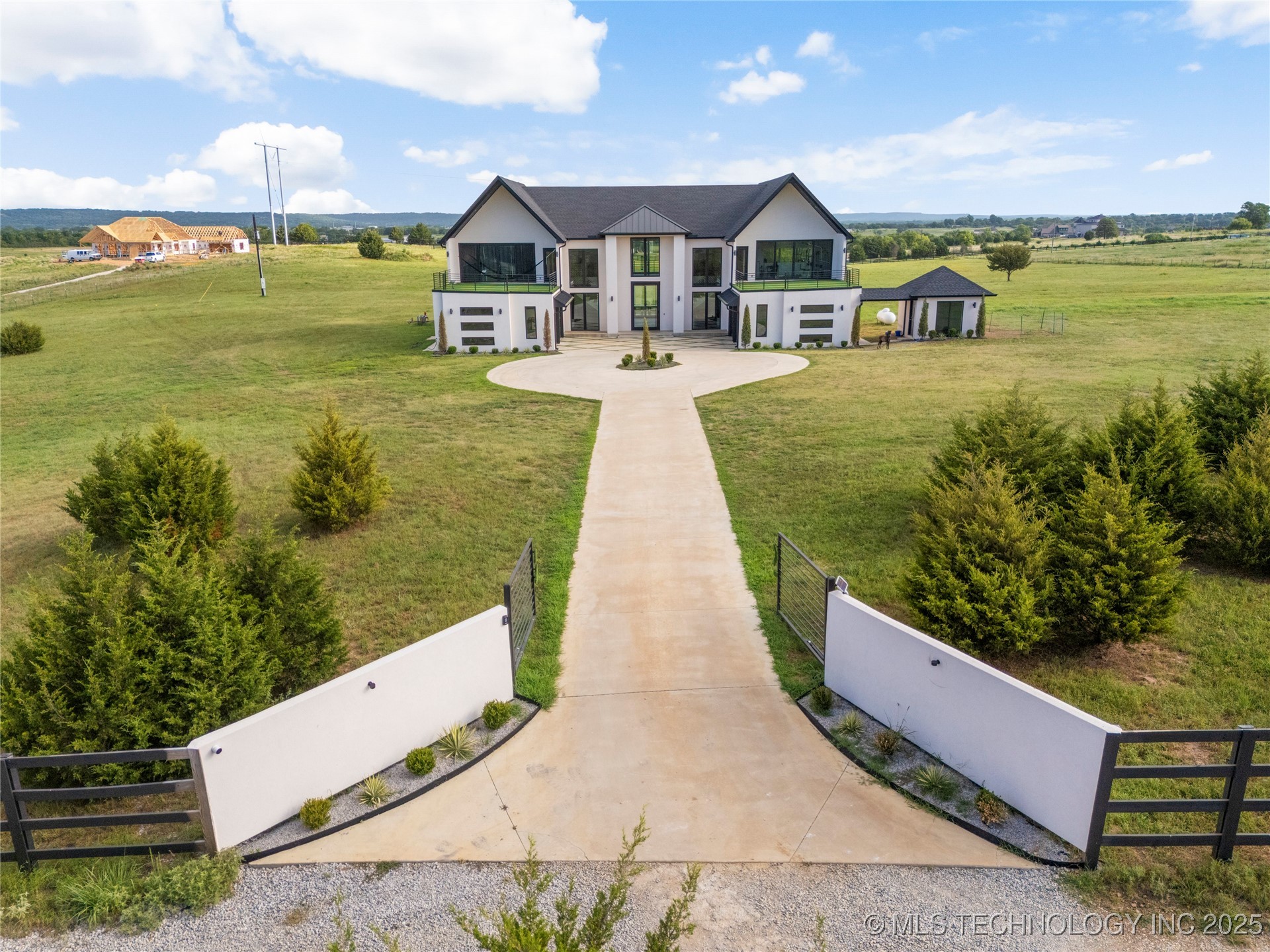 8306 N 52nd West Avenue Property Photo 2