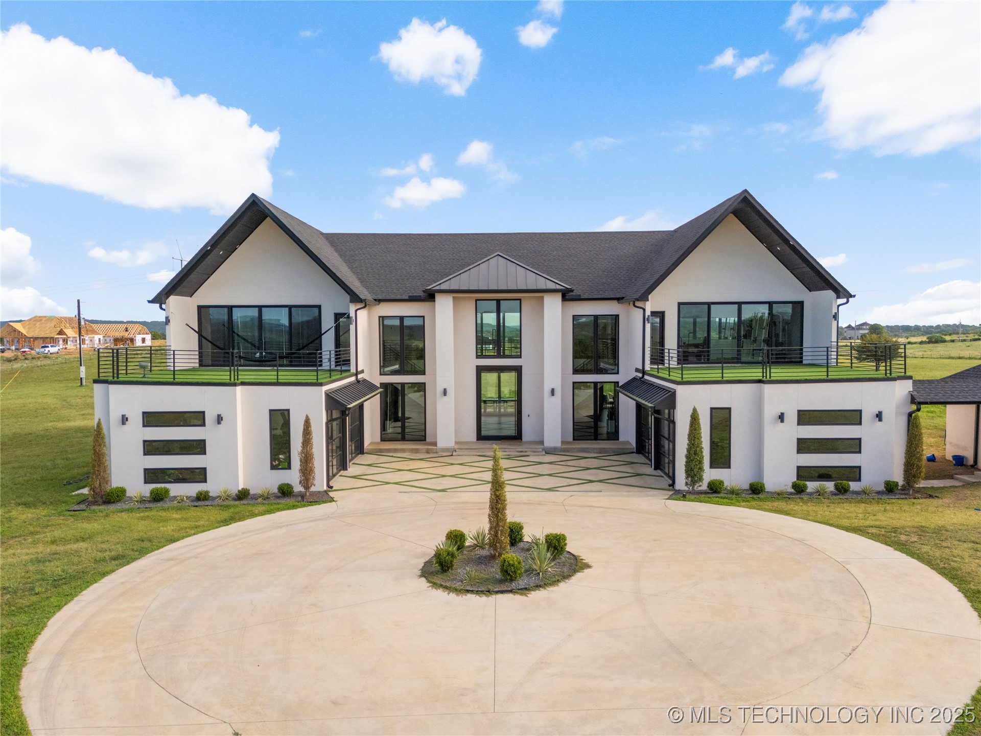 8306 N 52nd West Avenue Property Photo 3