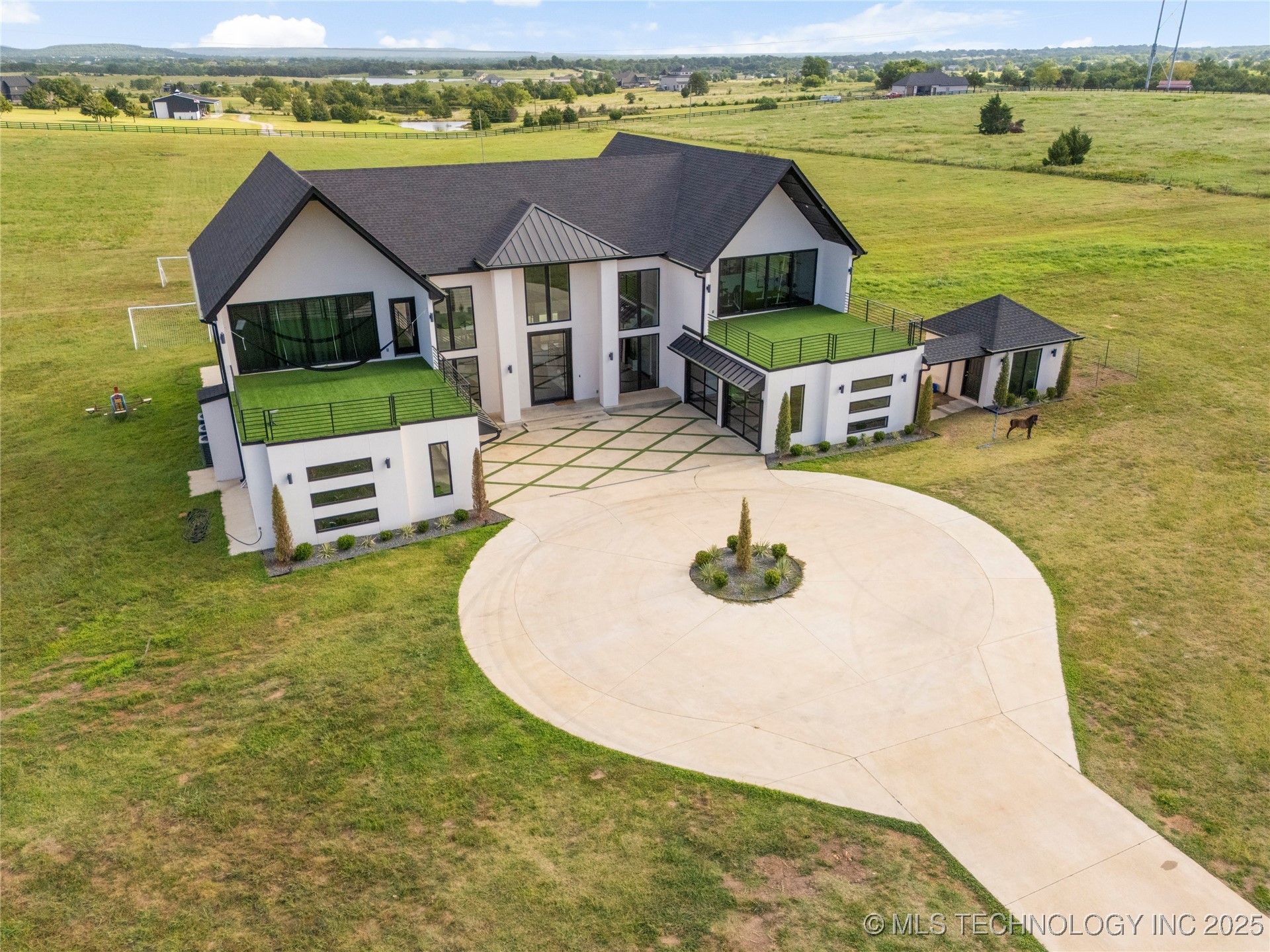 8306 N 52nd West Avenue Property Photo 4